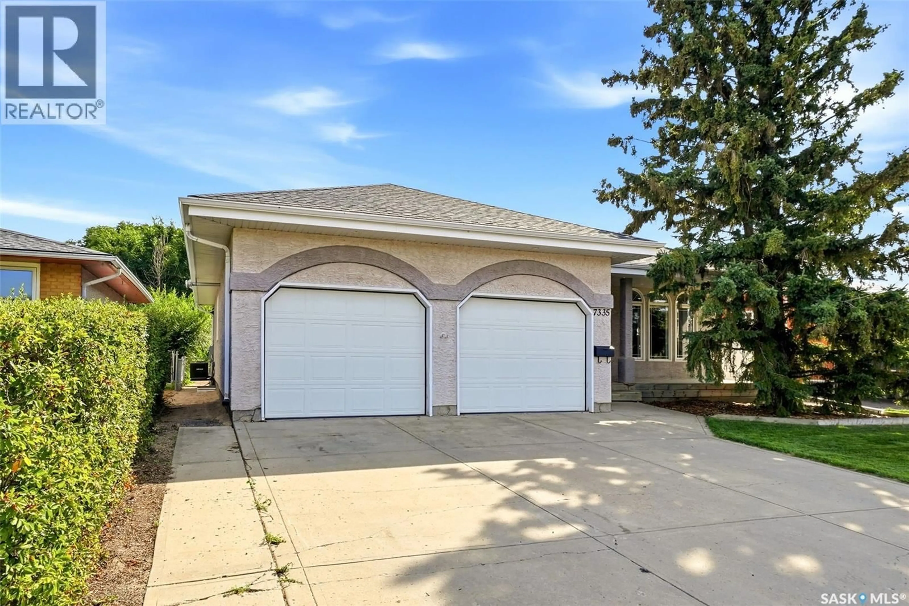 Indoor garage for 7335 8TH AVENUE, Regina Saskatchewan S4T0X2