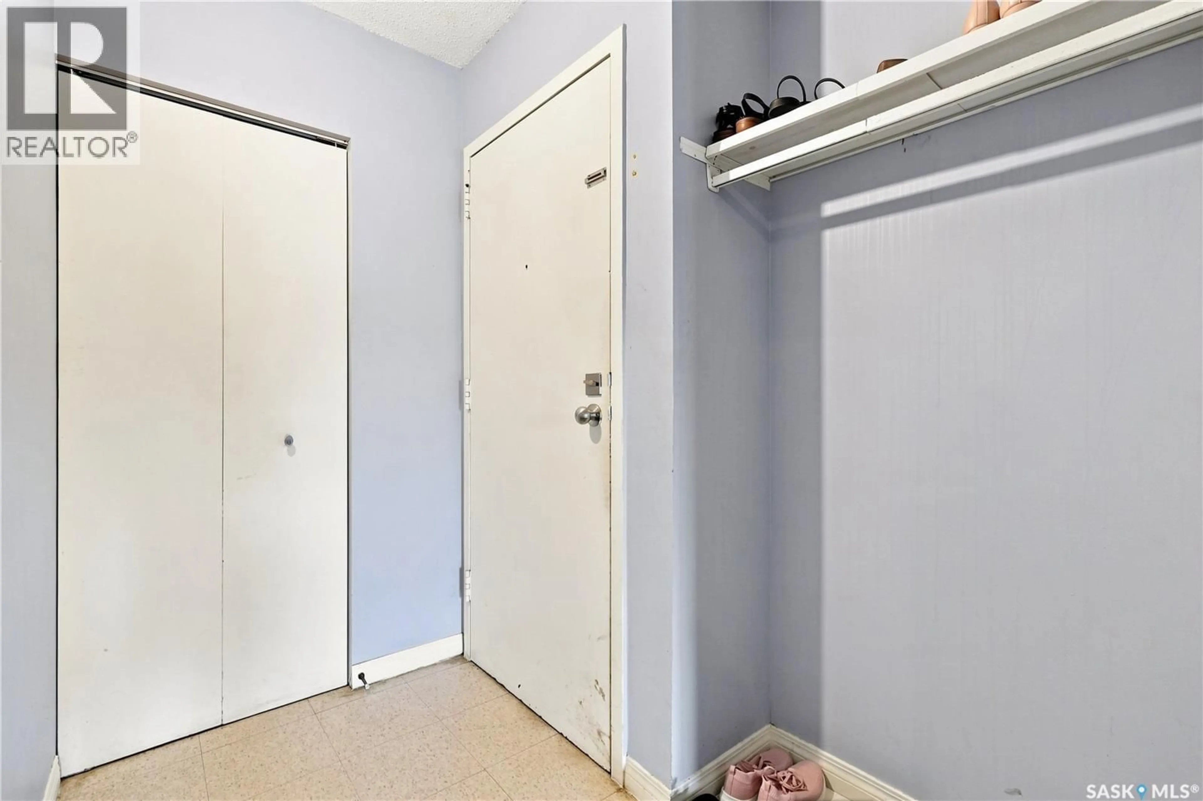 Indoor entryway for 510 - 409 LAURIER STREET, Moose Jaw Saskatchewan S6H6X6