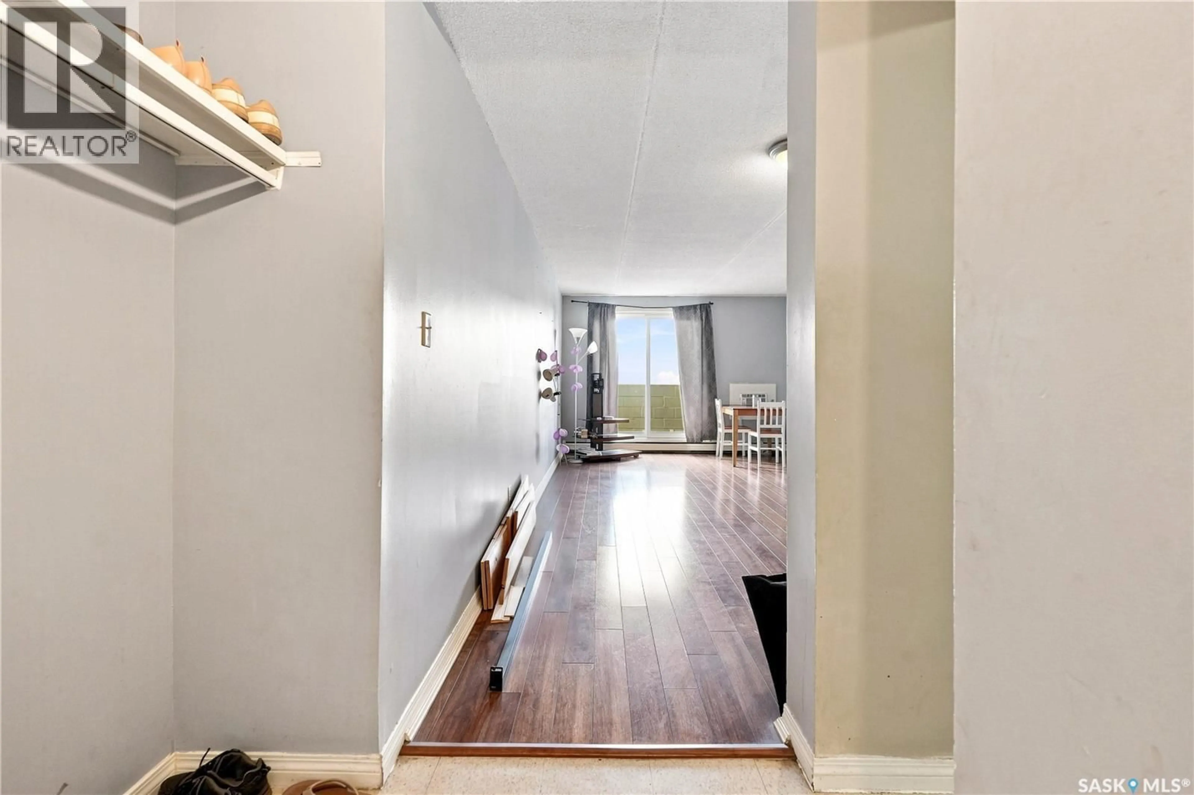 Indoor entryway for 510 - 409 LAURIER STREET, Moose Jaw Saskatchewan S6H6X6