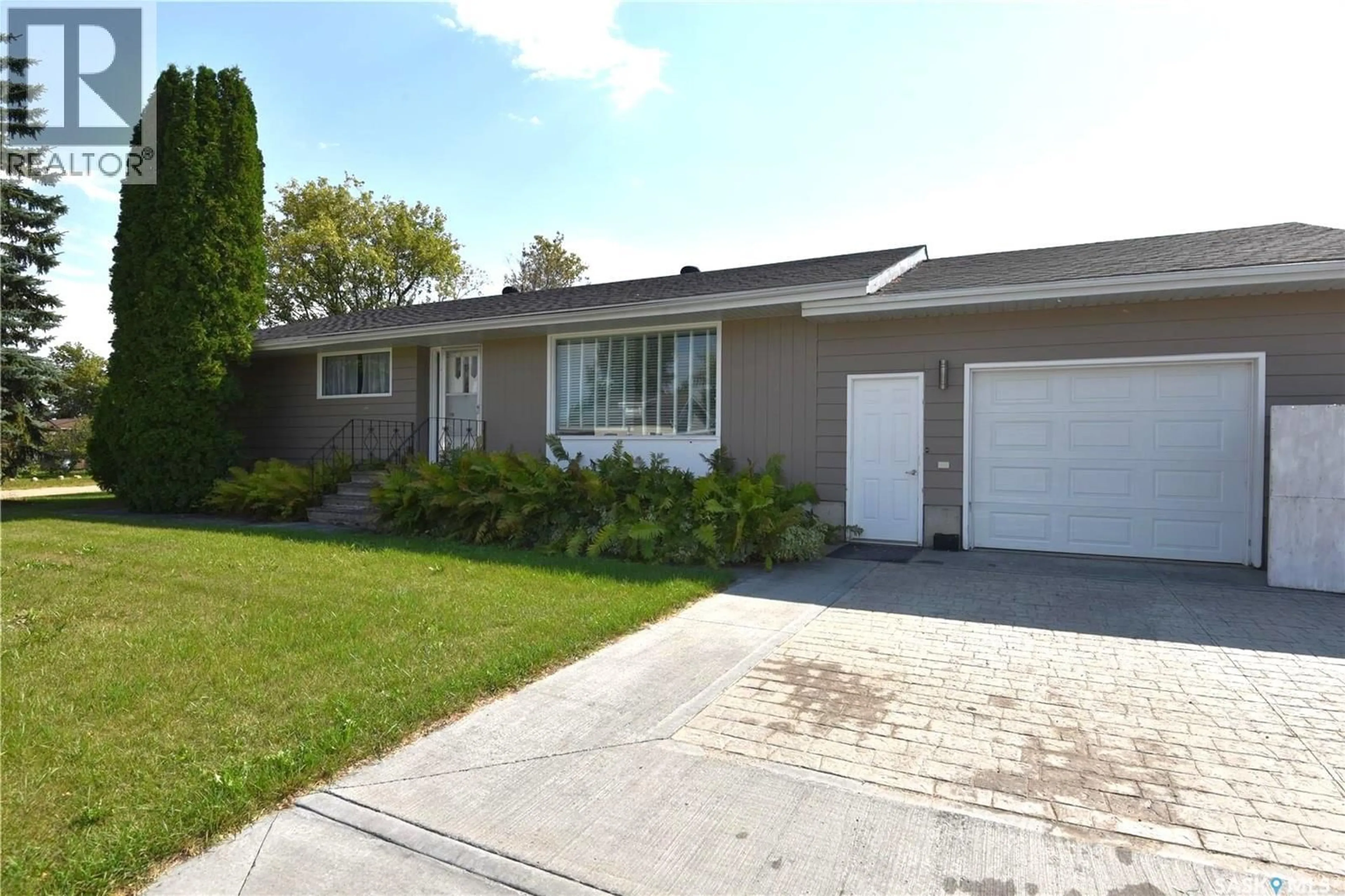 Home with vinyl exterior material, street for 614 10TH AVENUE, Nipawin Saskatchewan S0E1E0