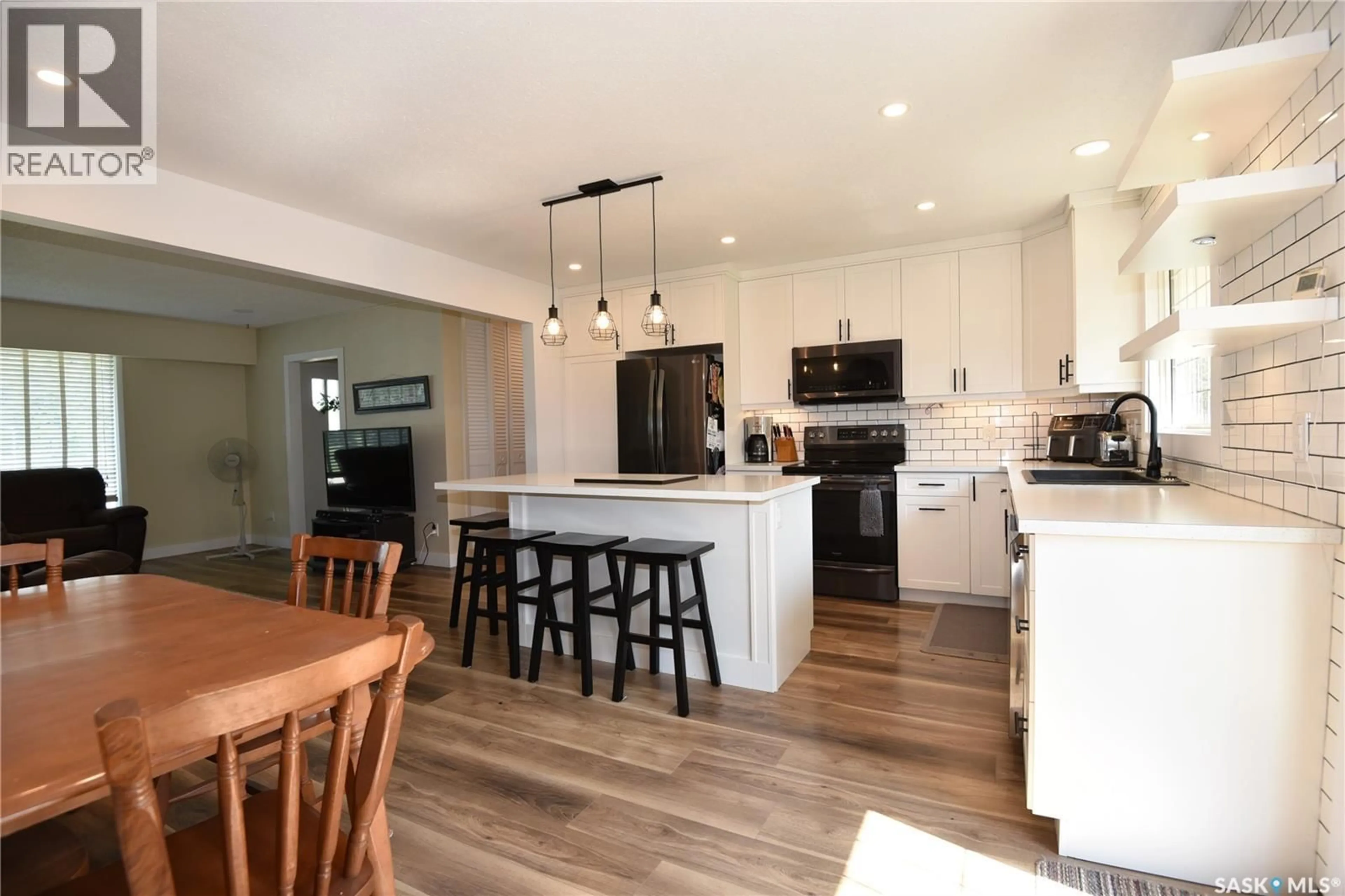 Open concept kitchen, unknown for 614 10TH AVENUE, Nipawin Saskatchewan S0E1E0
