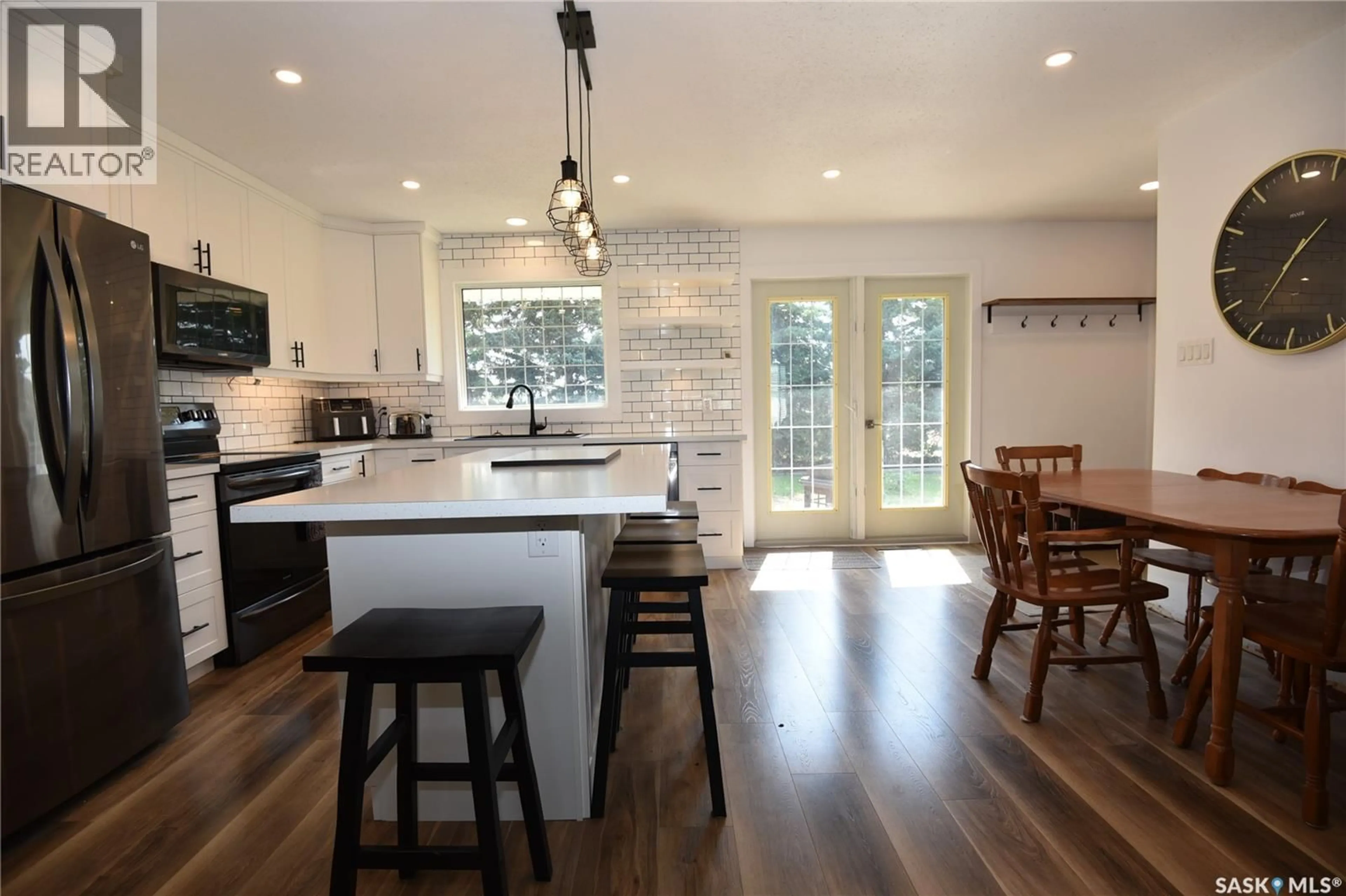 Open concept kitchen, unknown for 614 10TH AVENUE, Nipawin Saskatchewan S0E1E0