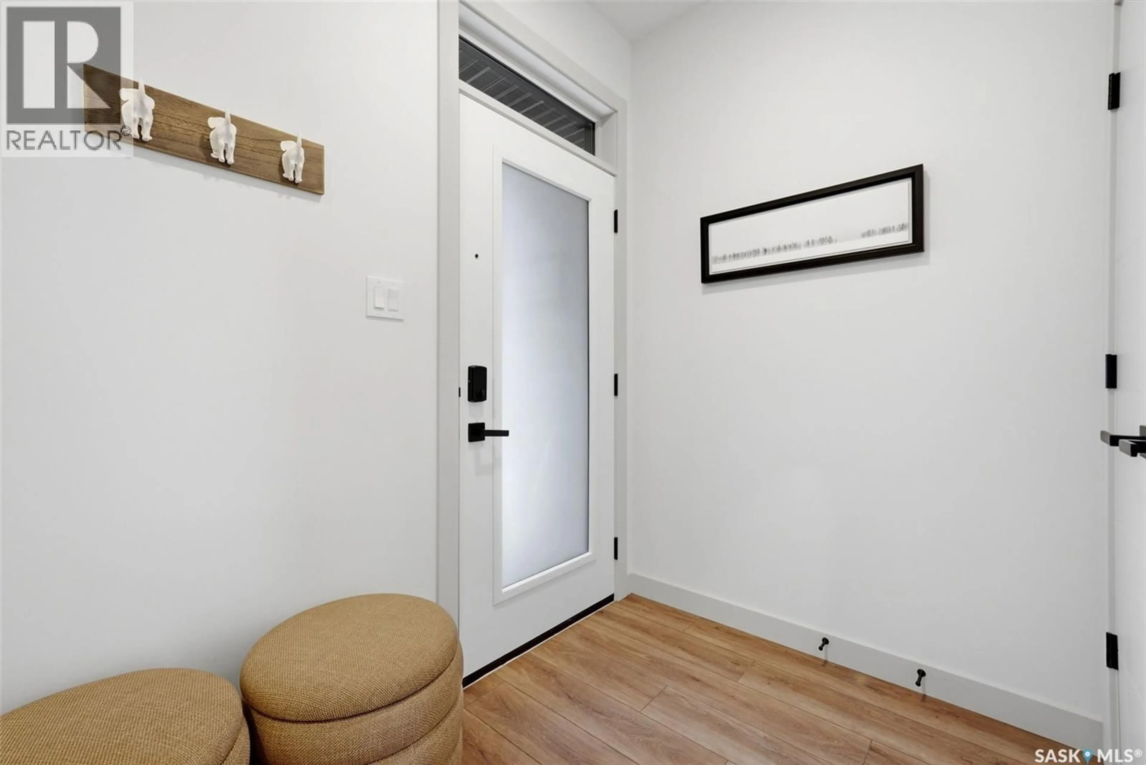 Indoor entryway for 27 5201 ARENS ROAD E, Regina Saskatchewan S4V4A8