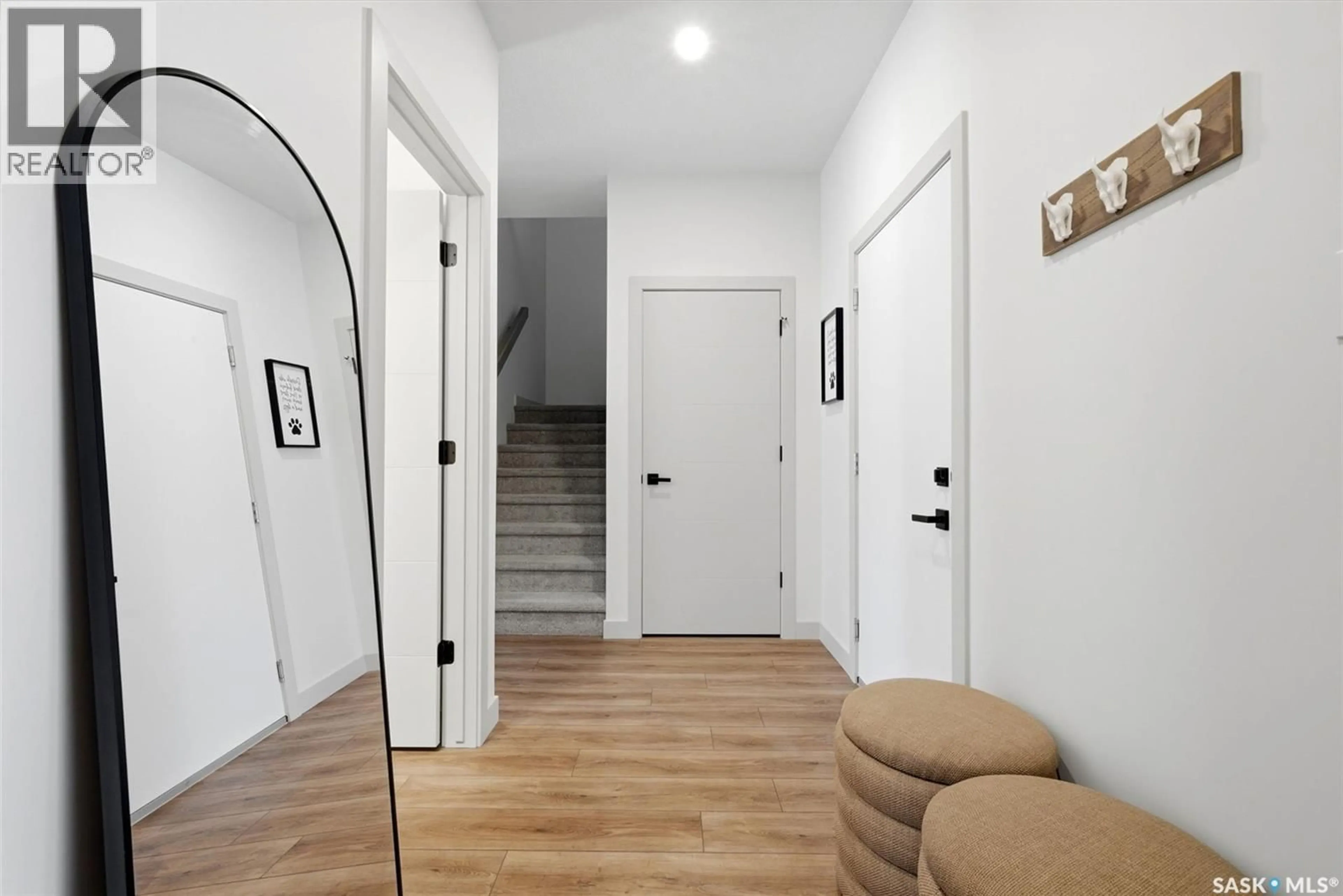 Indoor entryway for 27 5201 ARENS ROAD E, Regina Saskatchewan S4V4A8