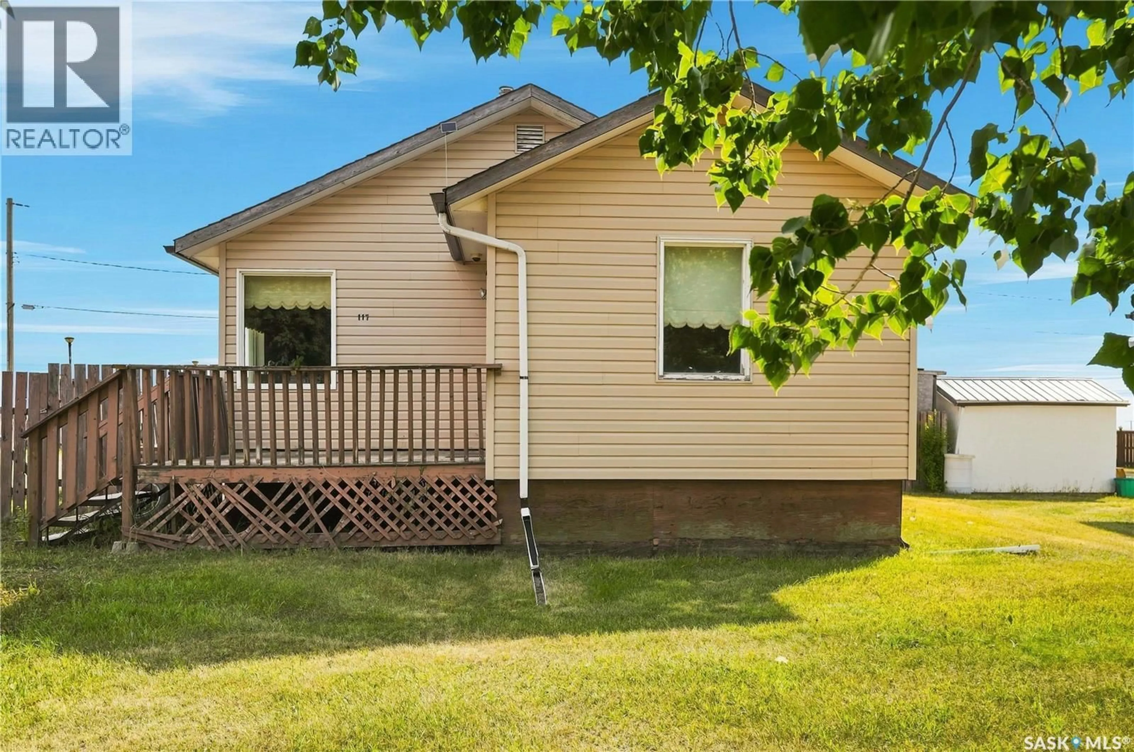Home with vinyl exterior material, street for 117 VICTORIA STREET, Mortlach Saskatchewan S0H3E0