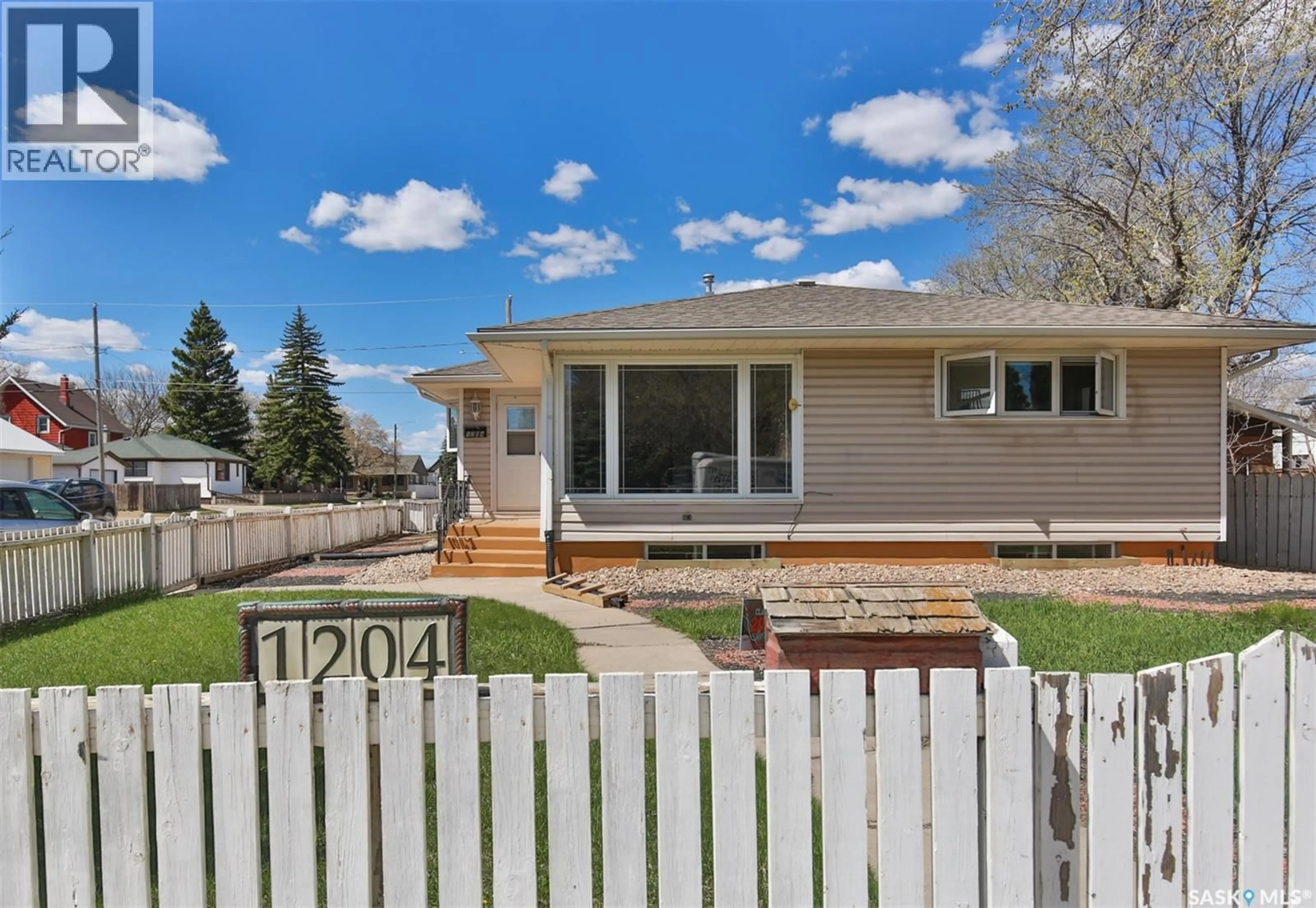 Home with vinyl exterior material, street for 1204 3RD AVENUE, Moose Jaw Saskatchewan S6H3V3