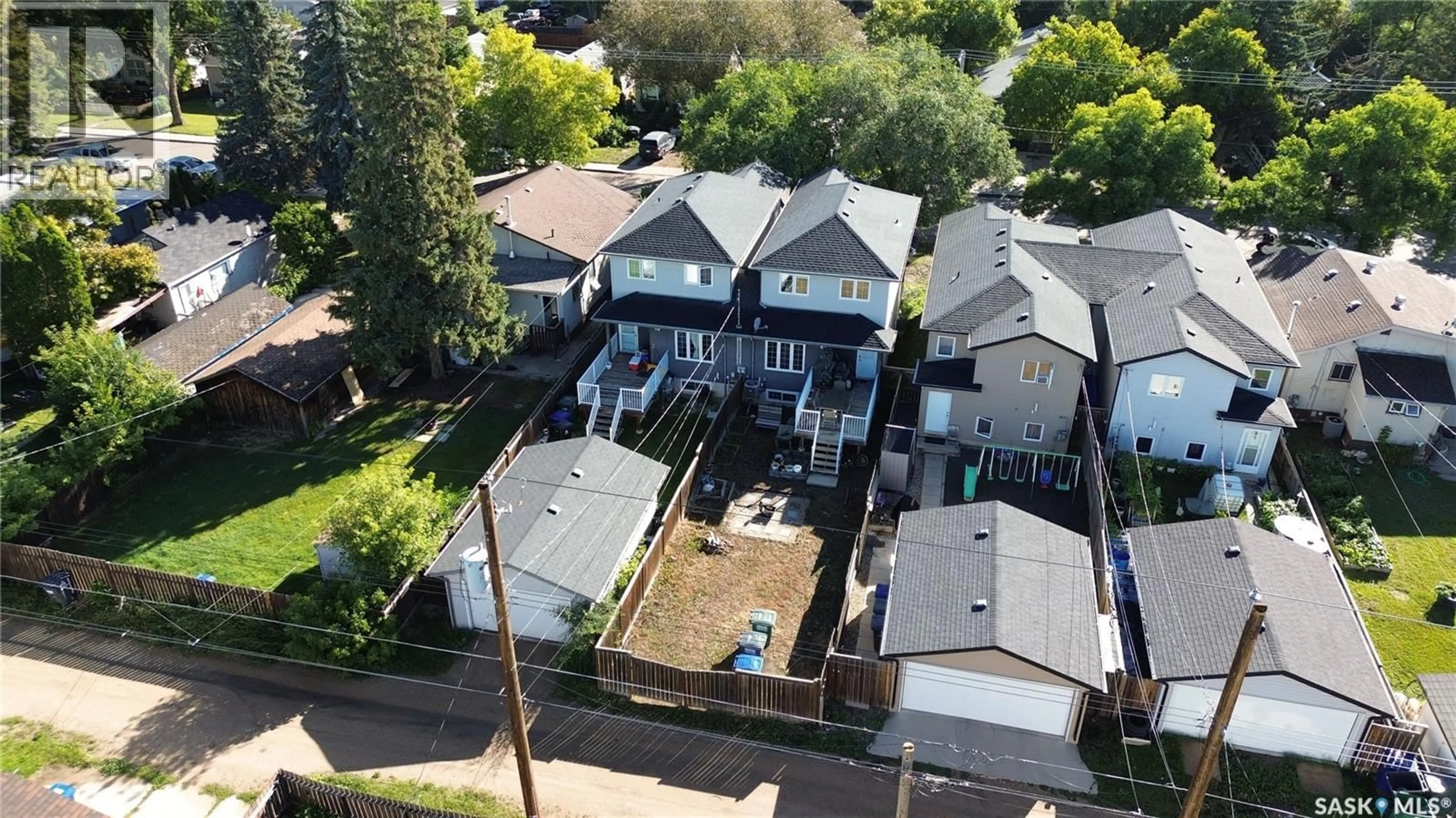 A pic from outside/outdoor area/front of a property/back of a property/a pic from drone, city buildings view from balcony for 513 L AVENUE N, Saskatoon Saskatchewan S7L2P8