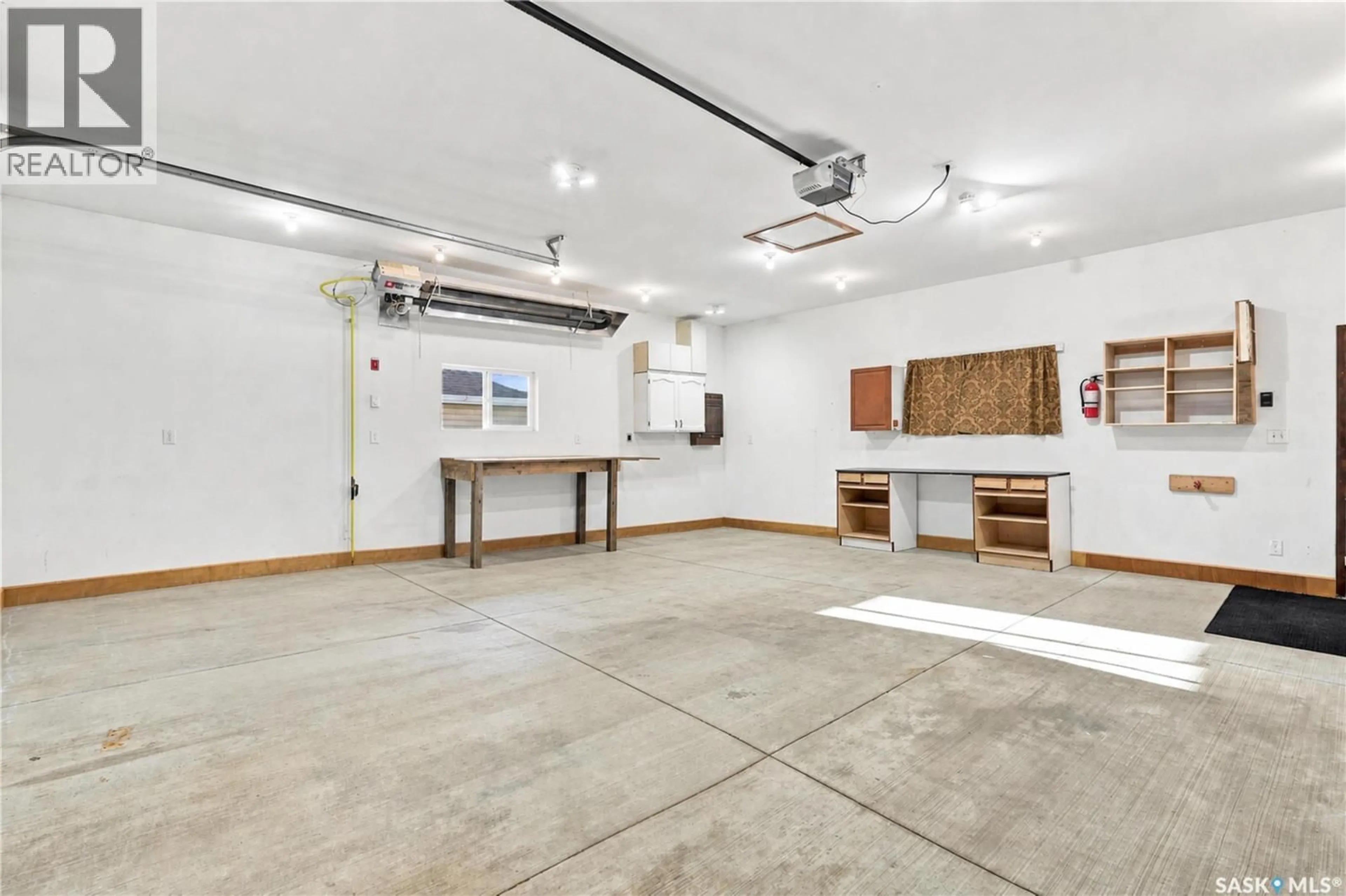 Indoor garage for 131 112TH STREET, Saskatoon Saskatchewan S7N1V1