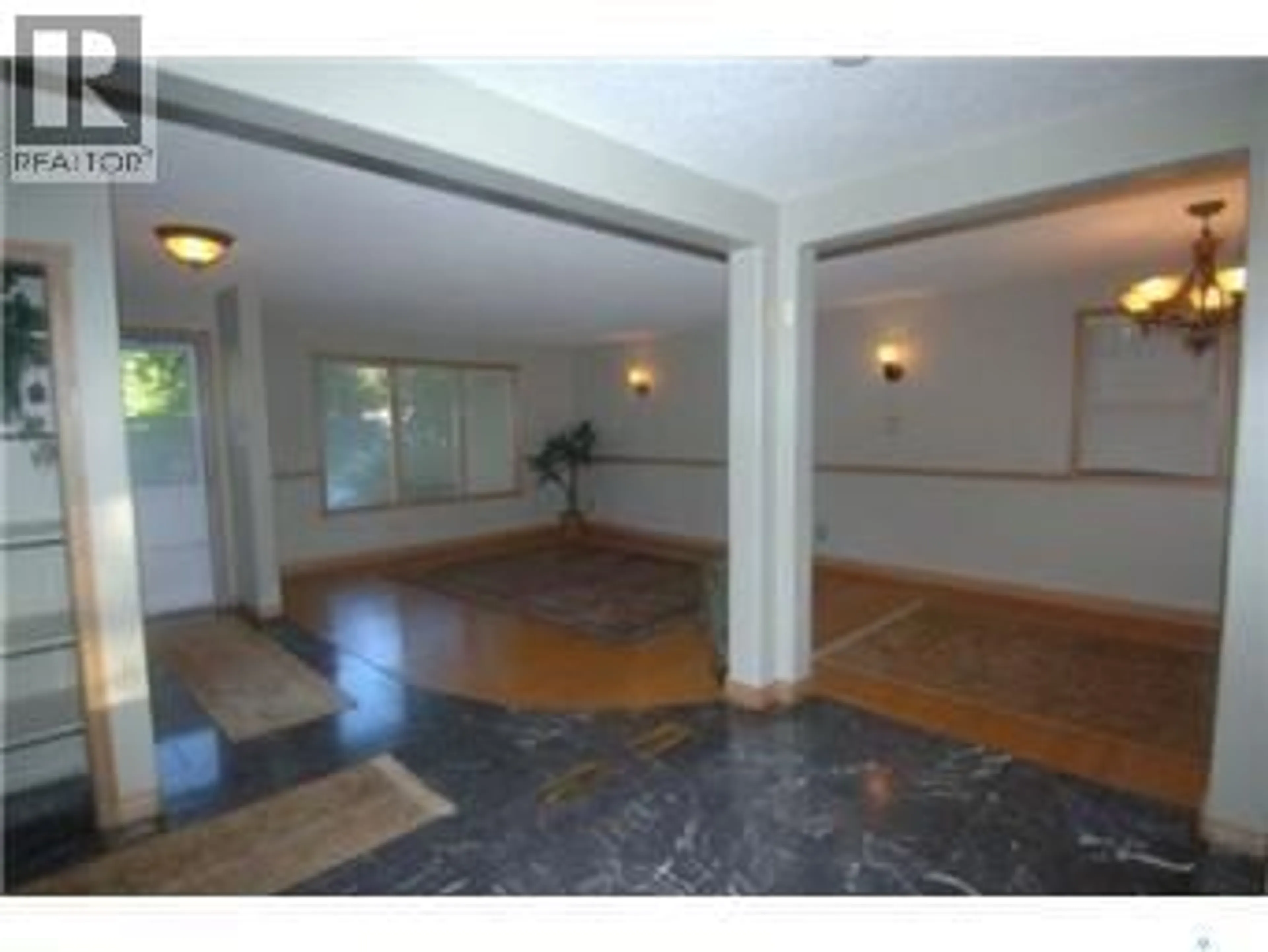 Indoor foyer for 2018 MORGAN AVENUE, Saskatoon Saskatchewan S7J2E1