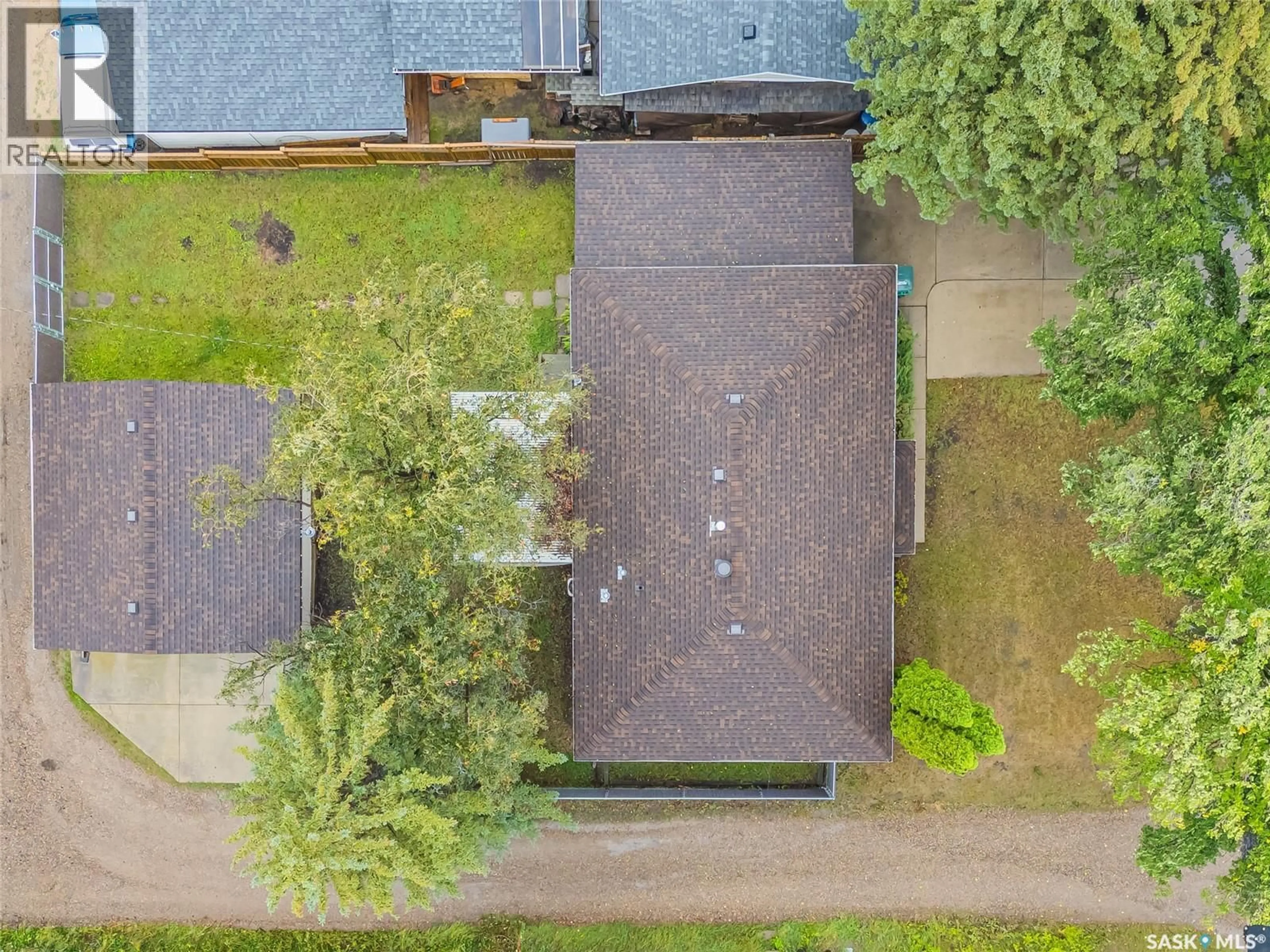 A pic from outside/outdoor area/front of a property/back of a property/a pic from drone, street for 630 ACADIA DRIVE, Saskatoon Saskatchewan S7H3V9