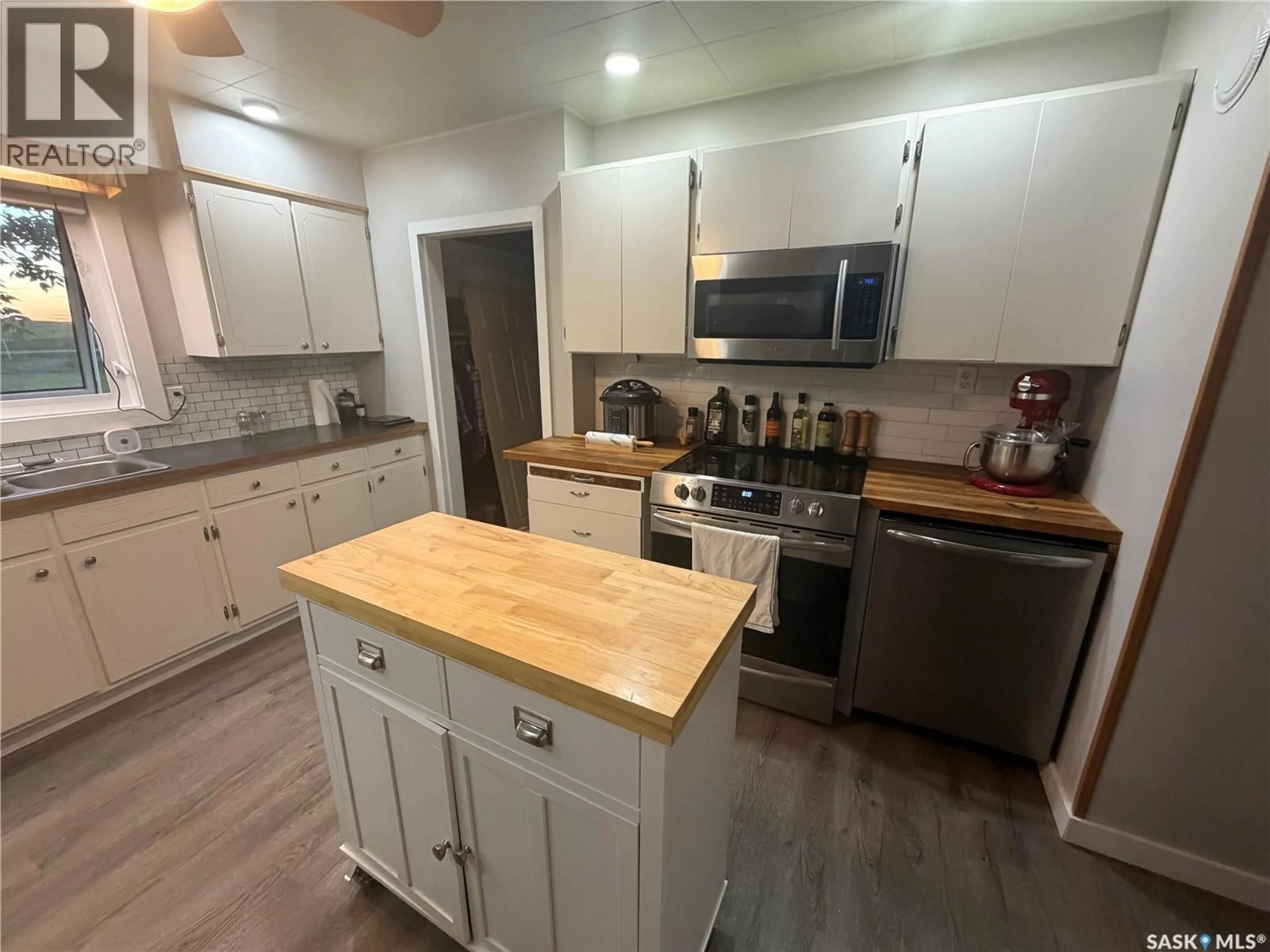 Open concept kitchen, unknown for THIESSEN ACREAGE, Laird Rm No. 404 Saskatchewan S0K3R0