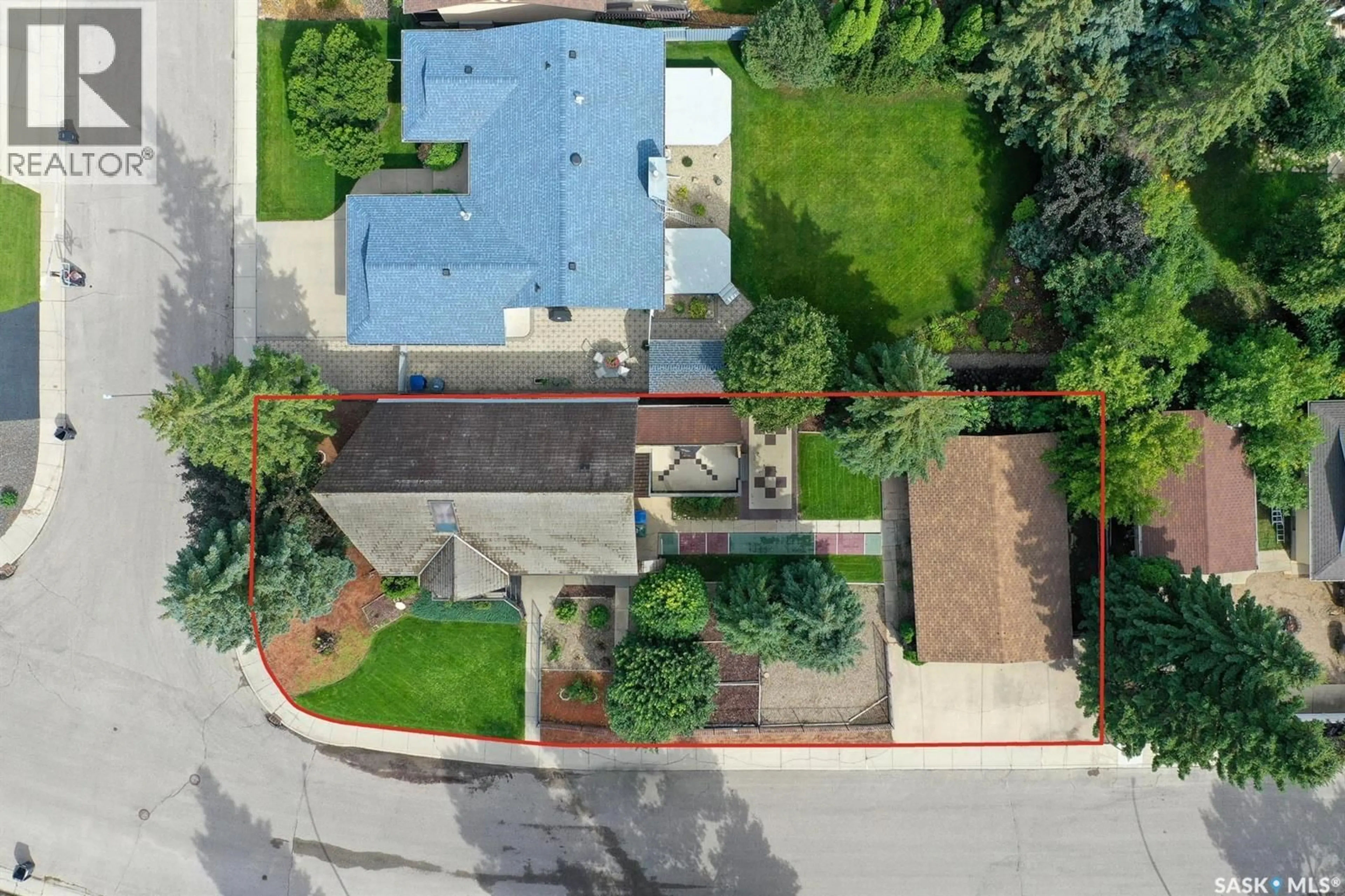 A pic from outside/outdoor area/front of a property/back of a property/a pic from drone, street for 202 NORDSTRUM COURT, Saskatoon Saskatchewan S7K6R7
