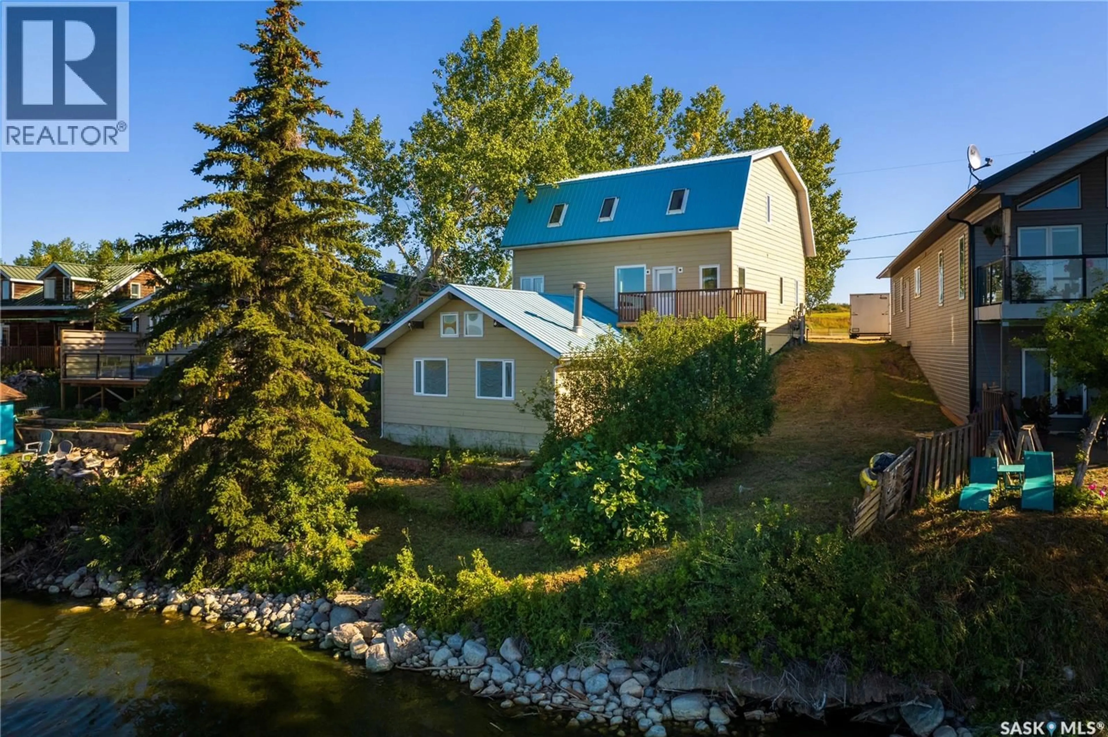 Patio, water/lake/river/ocean view for 11 MACKLIN LAKE REGIONAL PARK, Eye Hill Rm No. 382 Saskatchewan S0L2C0