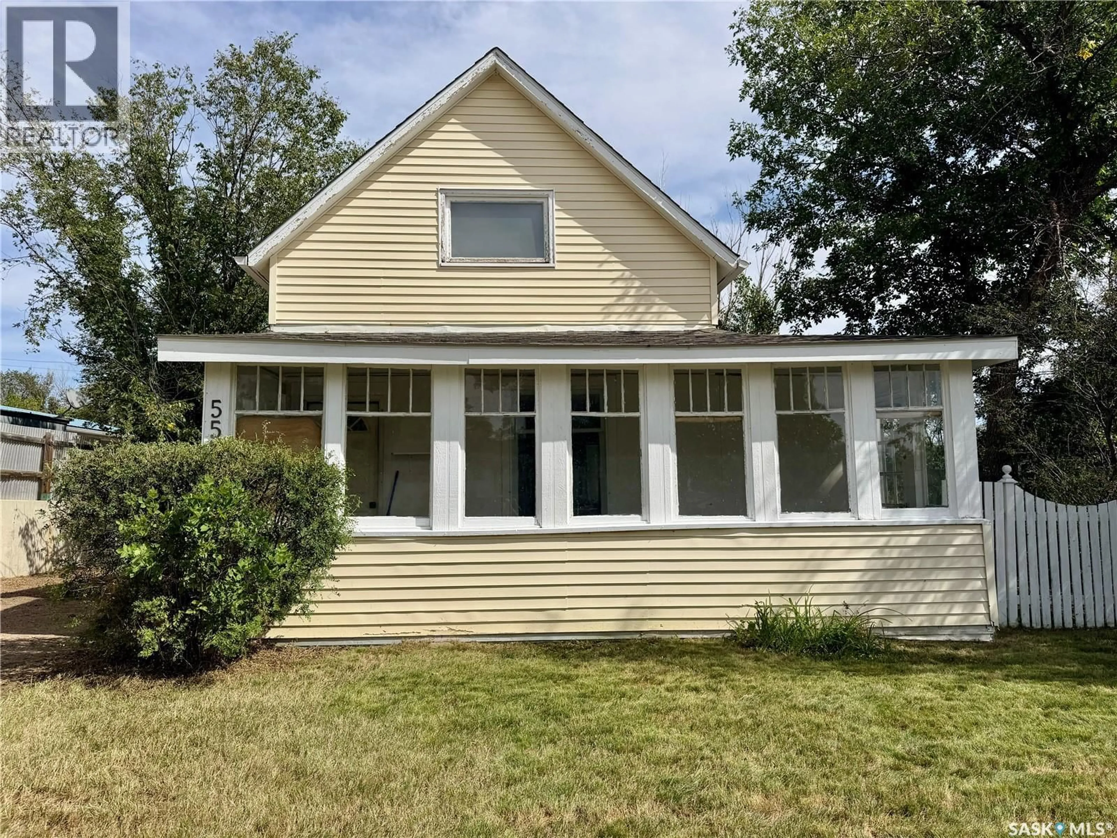 Home with vinyl exterior material, unknown for 553 2ND AVENUE, Swift Current Saskatchewan S9H0R1