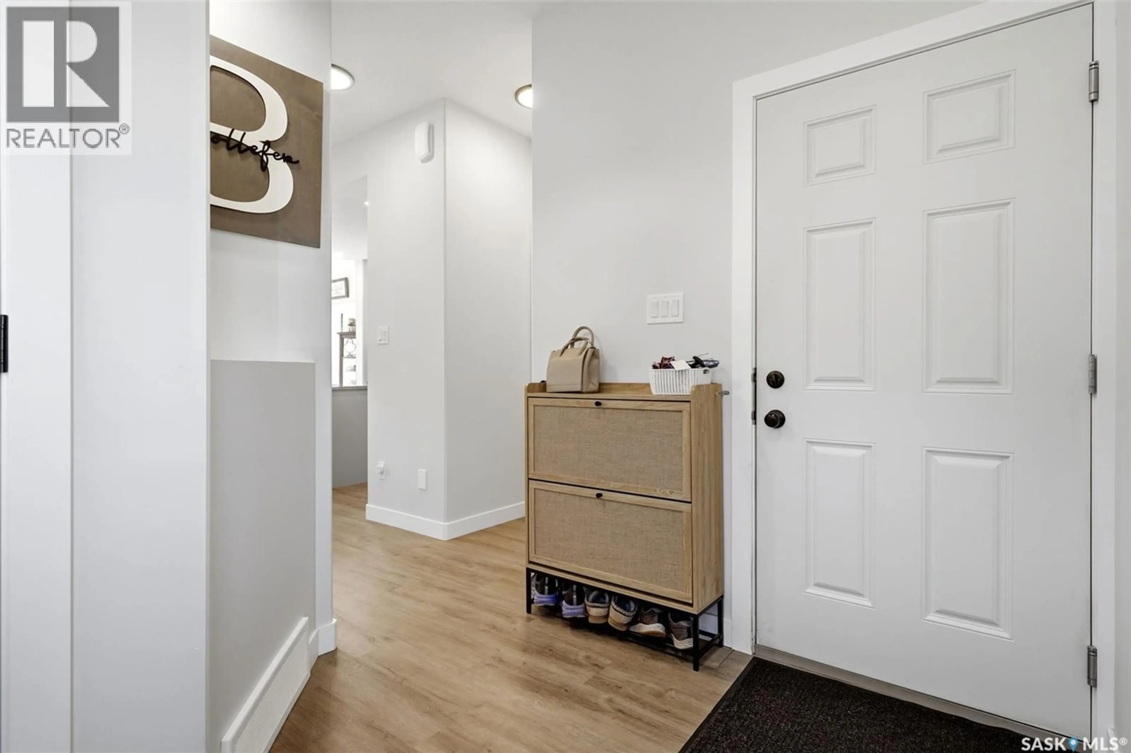 Indoor entryway for 34 MACKENZIE CRESCENT, Pilot Butte Saskatchewan S0G0Z0