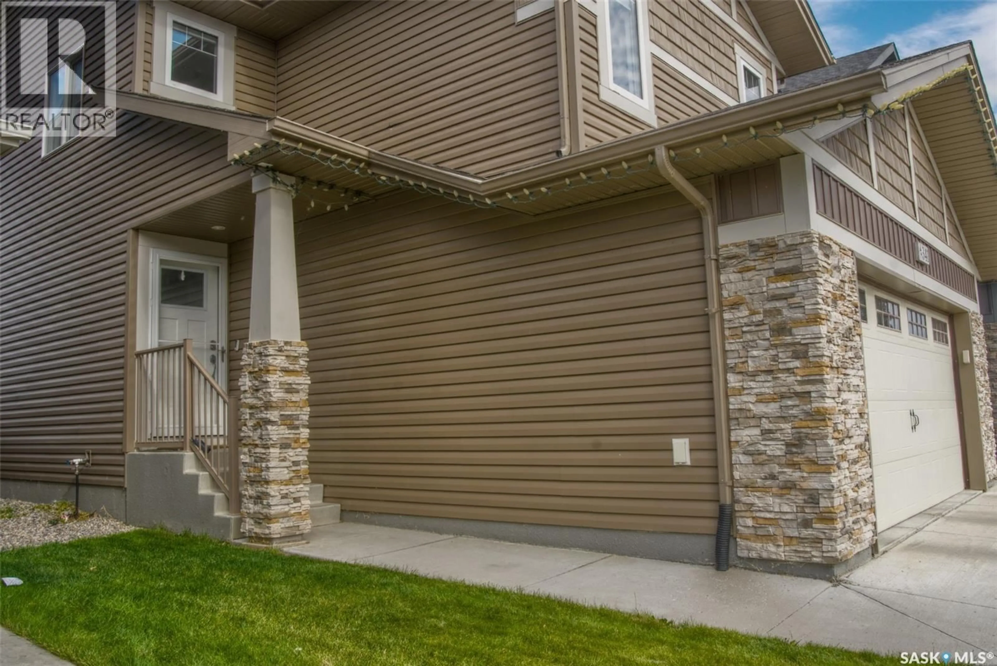 Home with vinyl exterior material, street for 341 GERMAIN MANOR, Saskatoon Saskatchewan S0K2T0