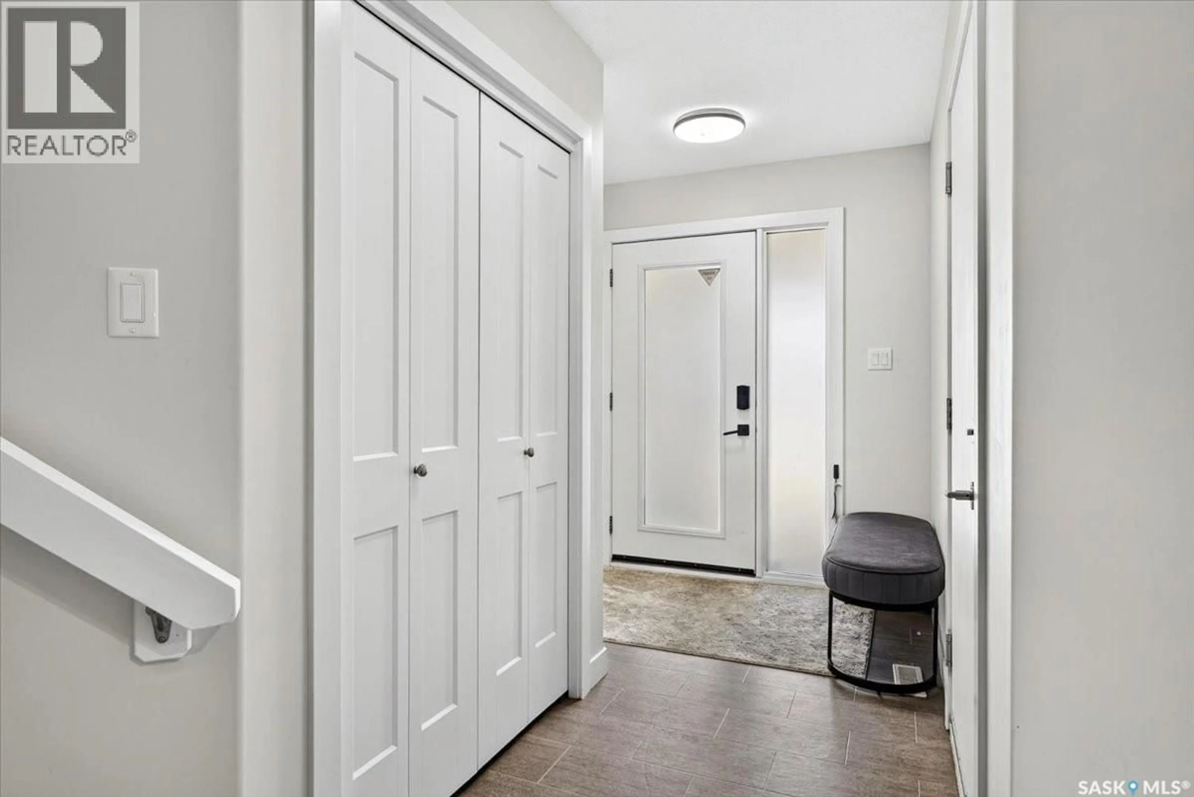 Indoor entryway for 104 - 3960 GREEN FALLS DRIVE, Regina Saskatchewan S4V3T5