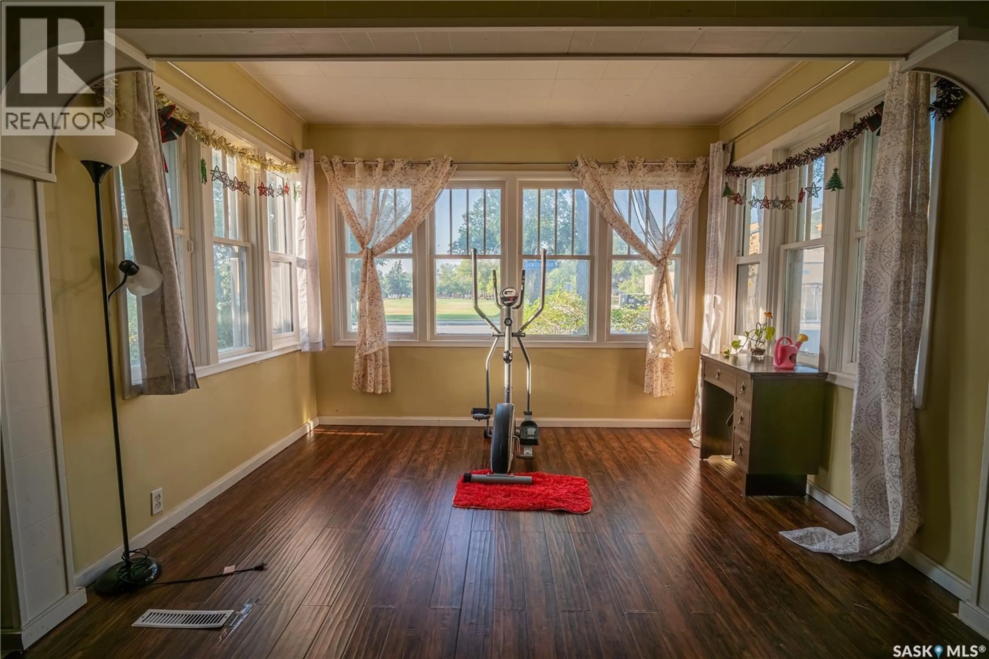 Indoor entryway for 3303 DEWDNEY AVENUE, Regina Saskatchewan S4T0Y9