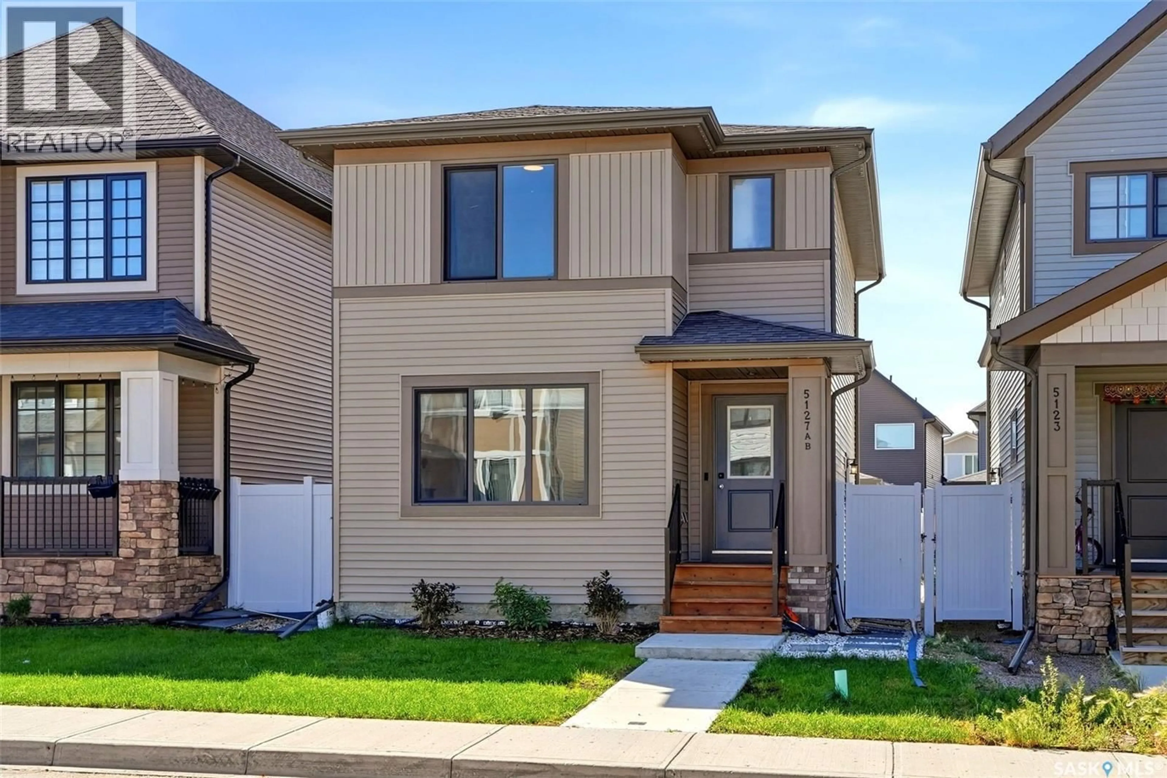 Home with vinyl exterior material, street for 5127 KAUFMAN AVENUE, Regina Saskatchewan S4V3W3