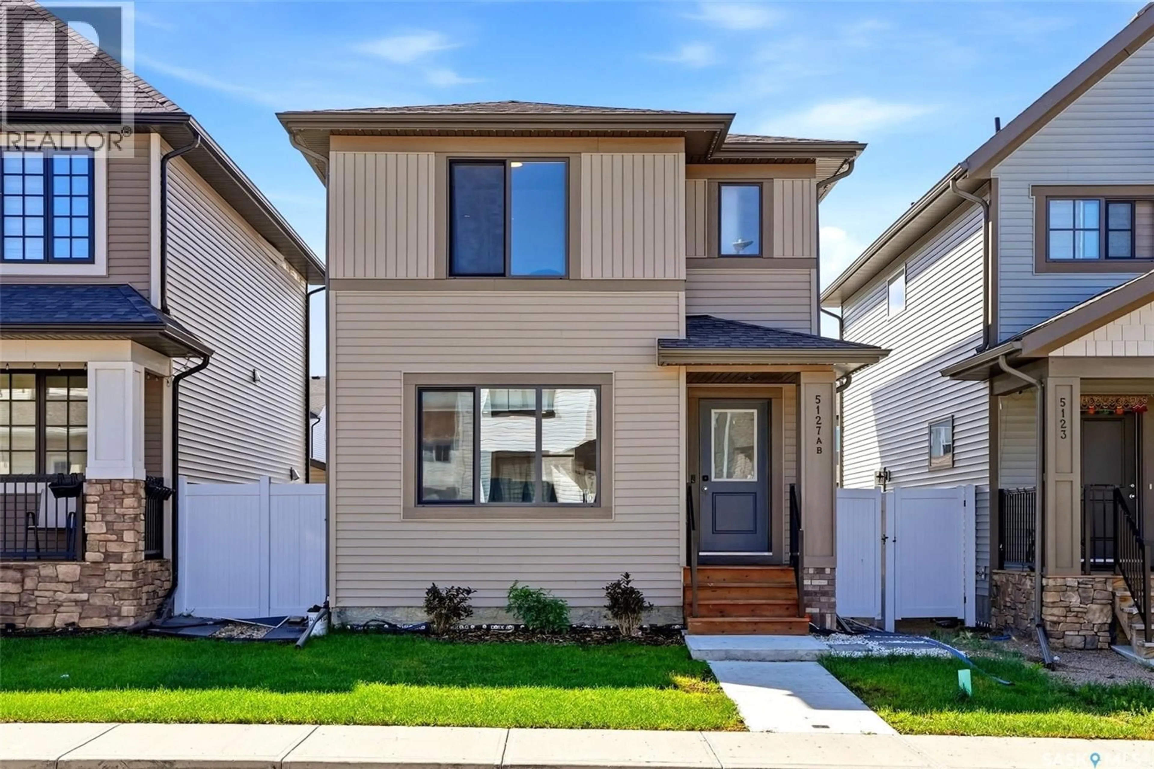 Home with vinyl exterior material, street for 5127 KAUFMAN AVENUE, Regina Saskatchewan S4V3W3