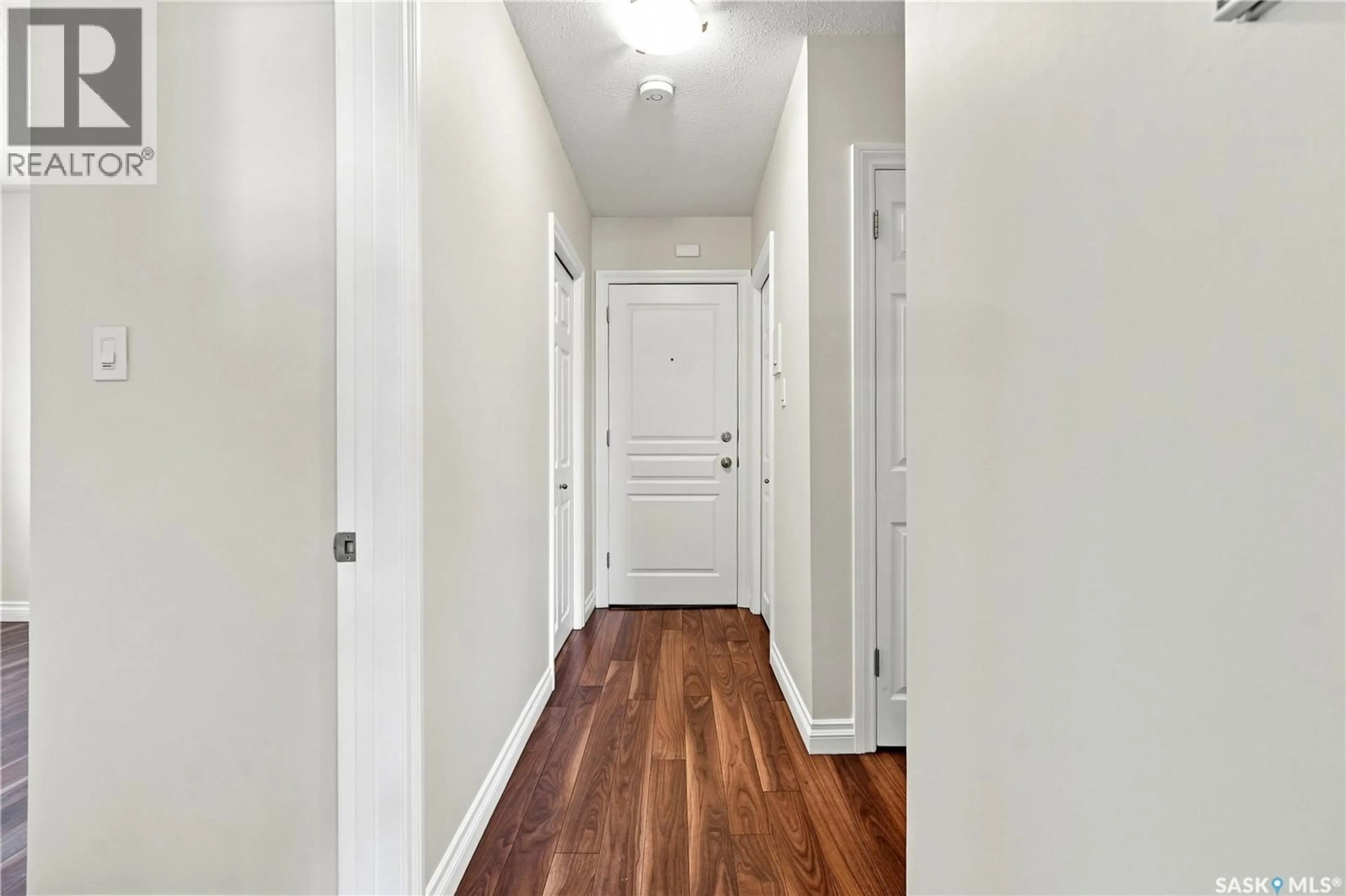 Indoor entryway for 22 - 2157 RAE STREET, Regina Saskatchewan S4T2E8