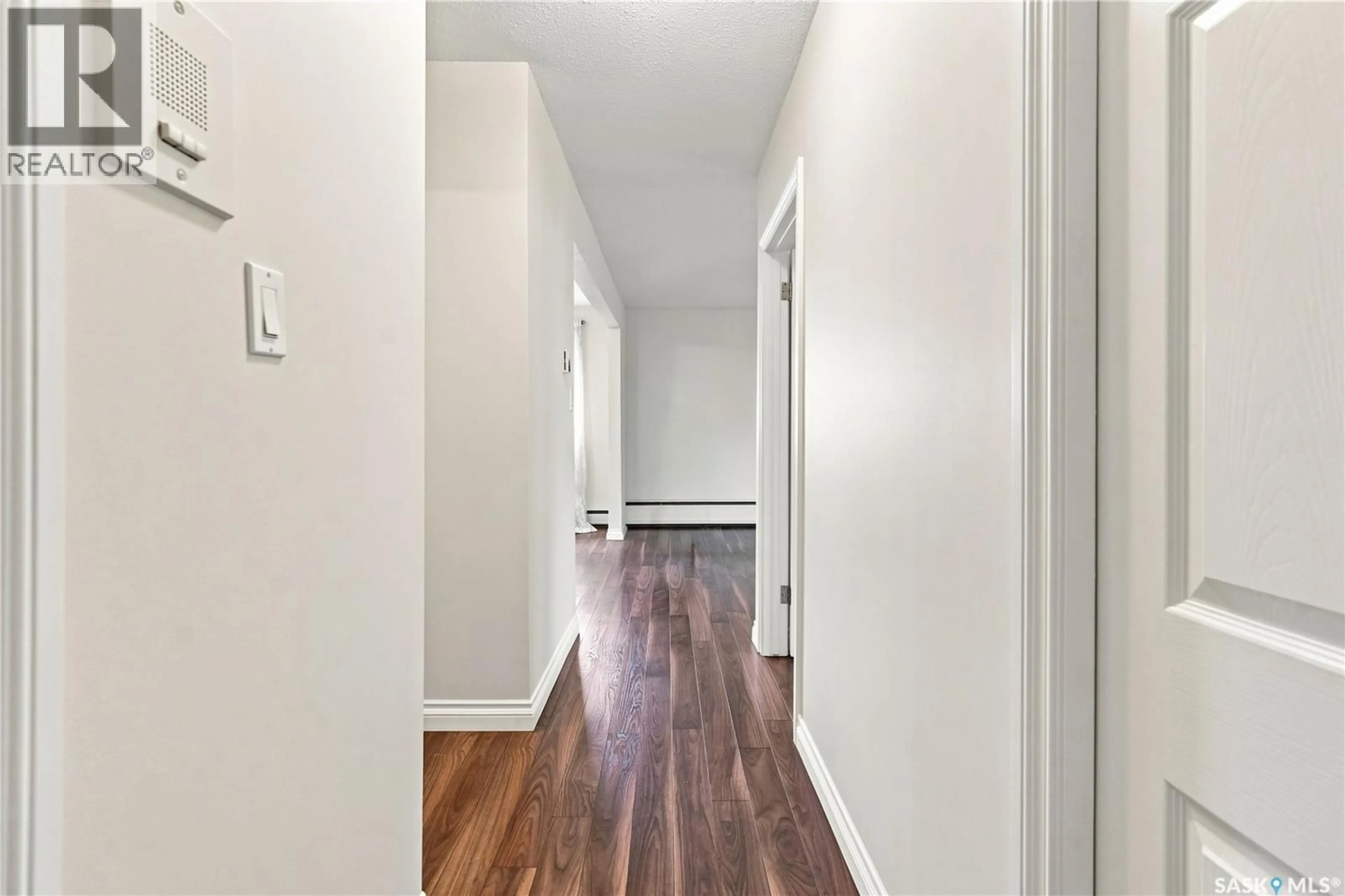 Indoor entryway for 22 - 2157 RAE STREET, Regina Saskatchewan S4T2E8