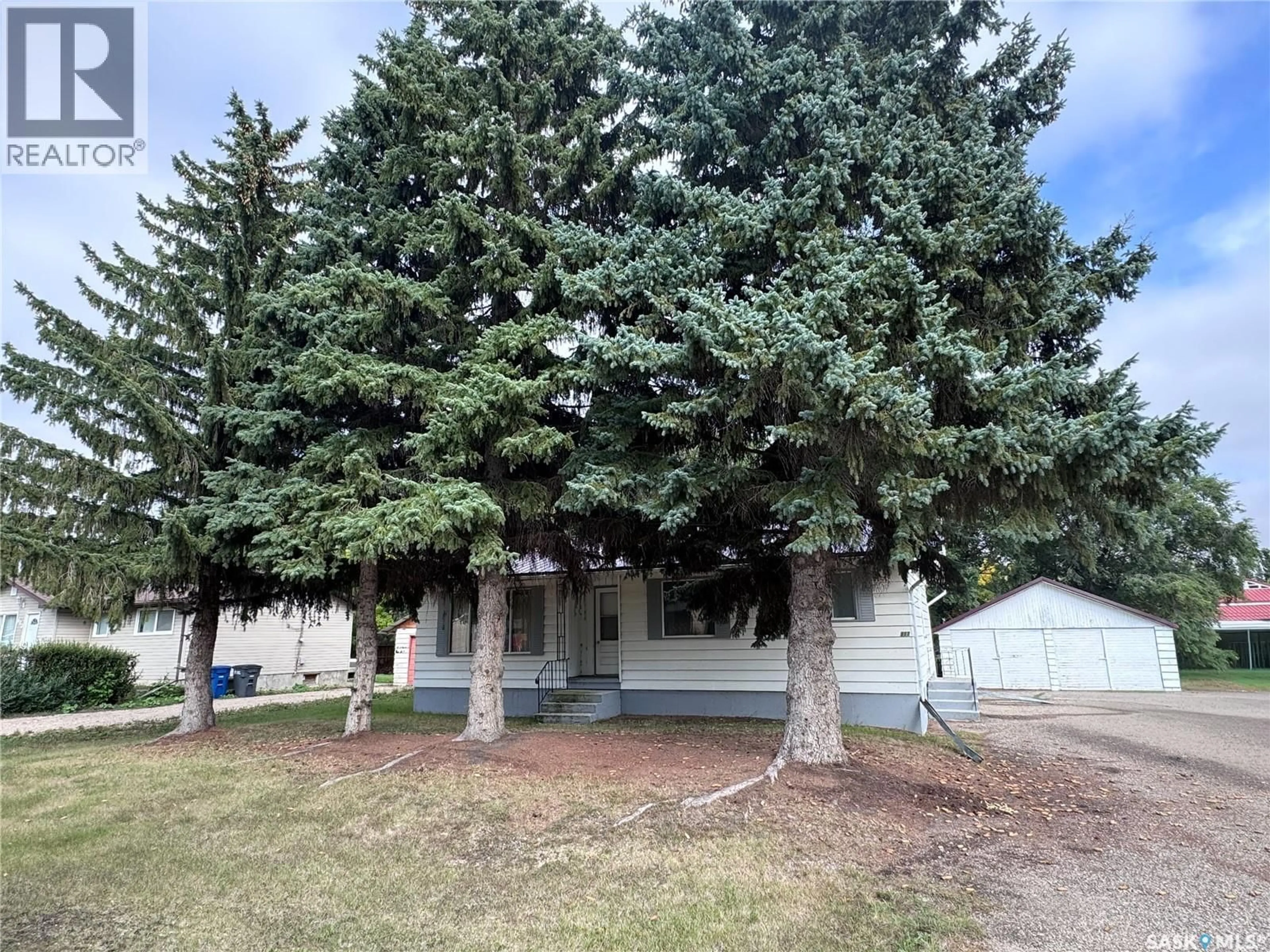 A pic from outside/outdoor area/front of a property/back of a property/a pic from drone, street for 917 GALT STREET, Whitewood Saskatchewan S0G5C0