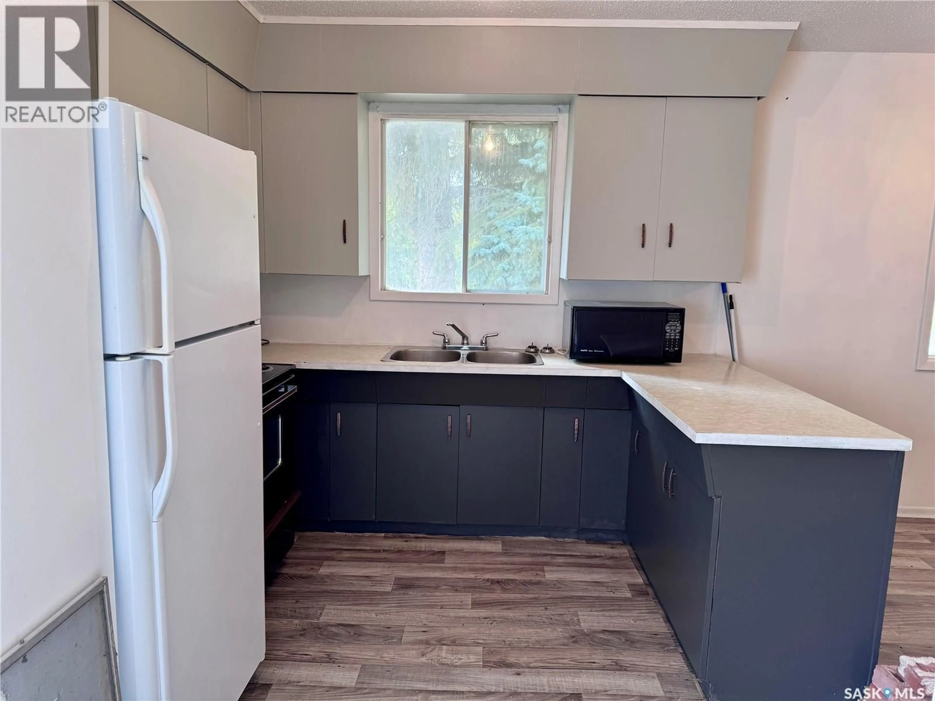 Standard kitchen, unknown for 917 GALT STREET, Whitewood Saskatchewan S0G5C0