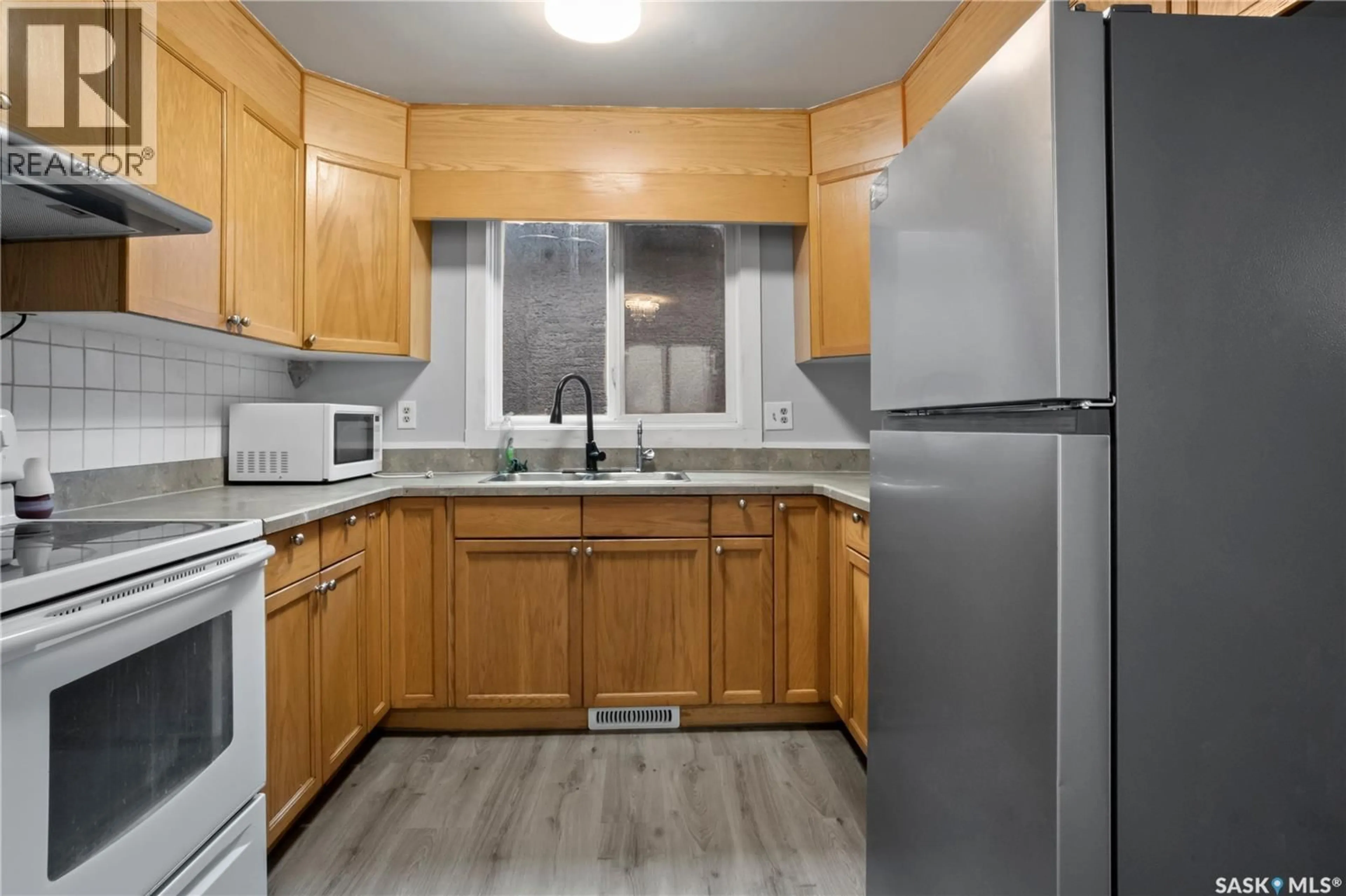 Standard kitchen, unknown for 664 RETALLACK STREET, Regina Saskatchewan S4T2G4