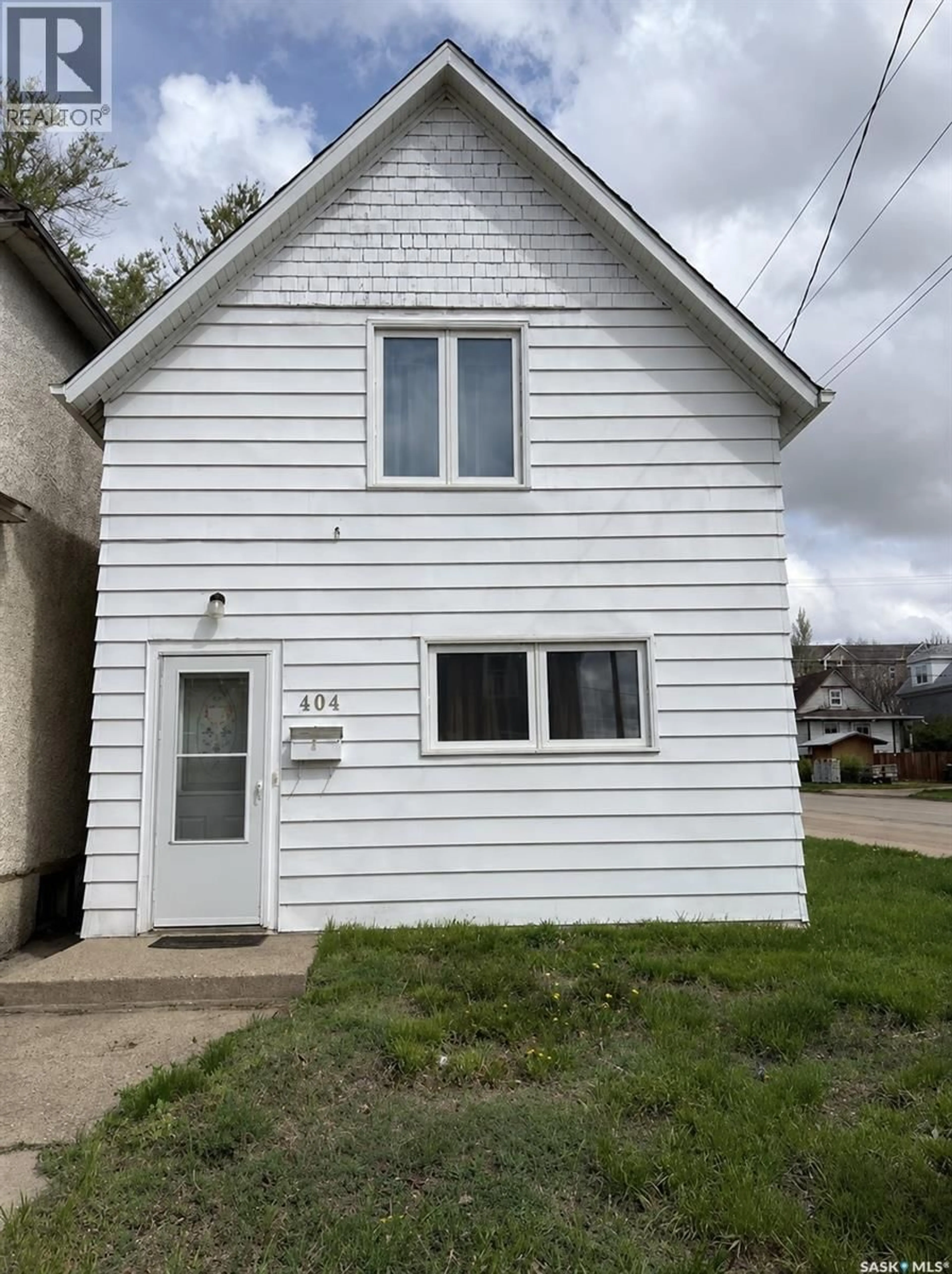 Home with vinyl exterior material, building for 404 FAIRFORD STREET, Moose Jaw Saskatchewan S6H1W2