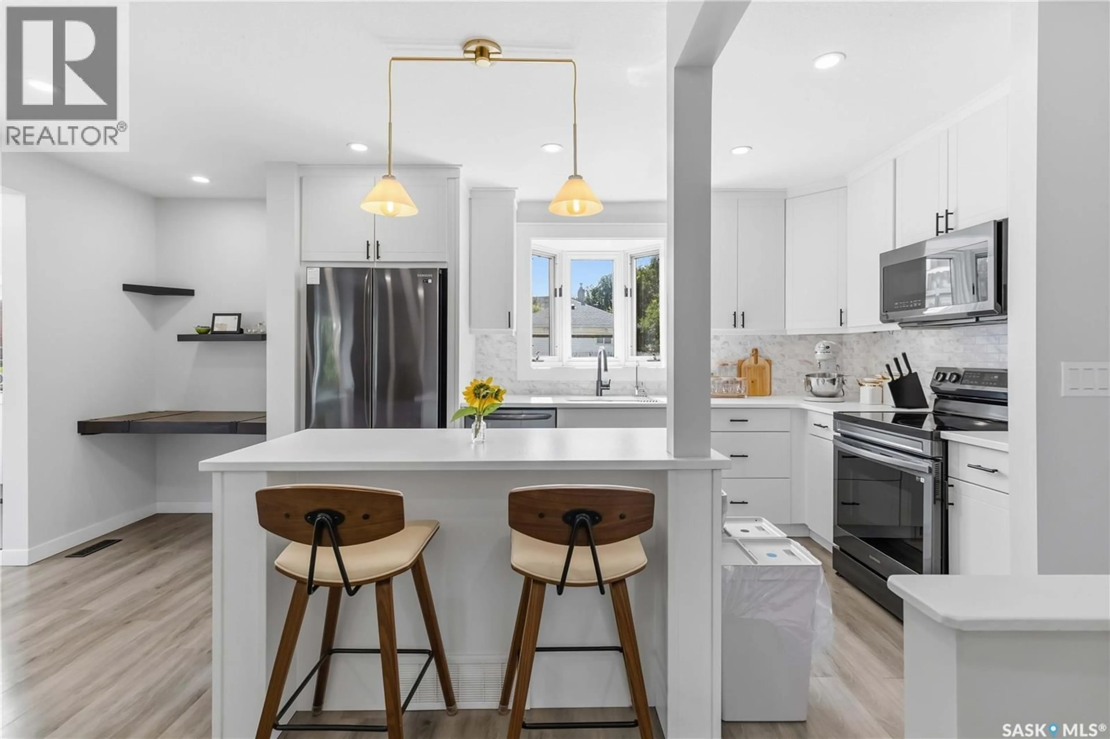 Open concept kitchen, ceramic/tile floor for 639 L AVENUE S, Saskatoon Saskatchewan S7M2H6