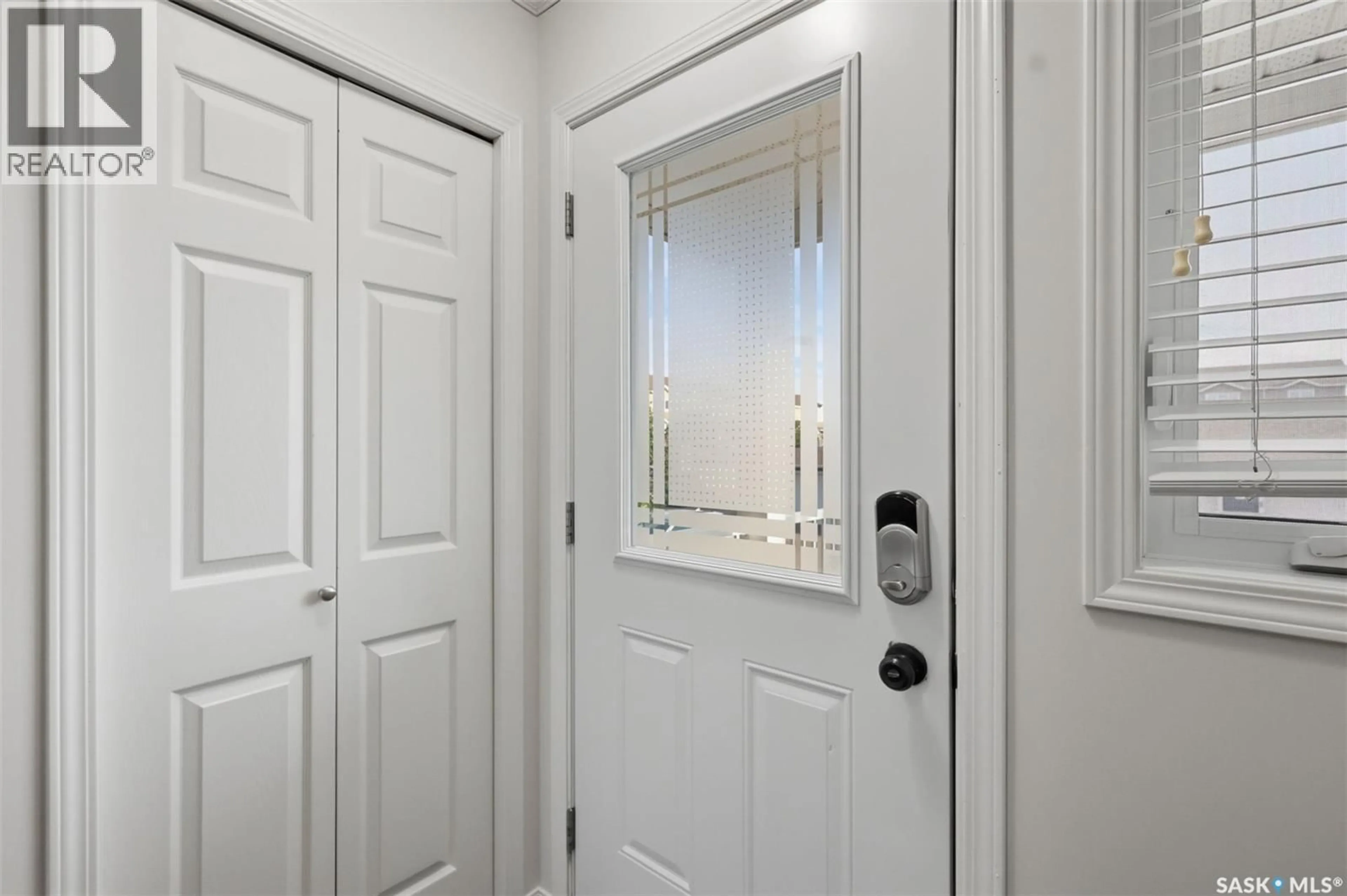 Indoor entryway for 206 275 PRINGLE LANE, Saskatoon Saskatchewan S7T0T5