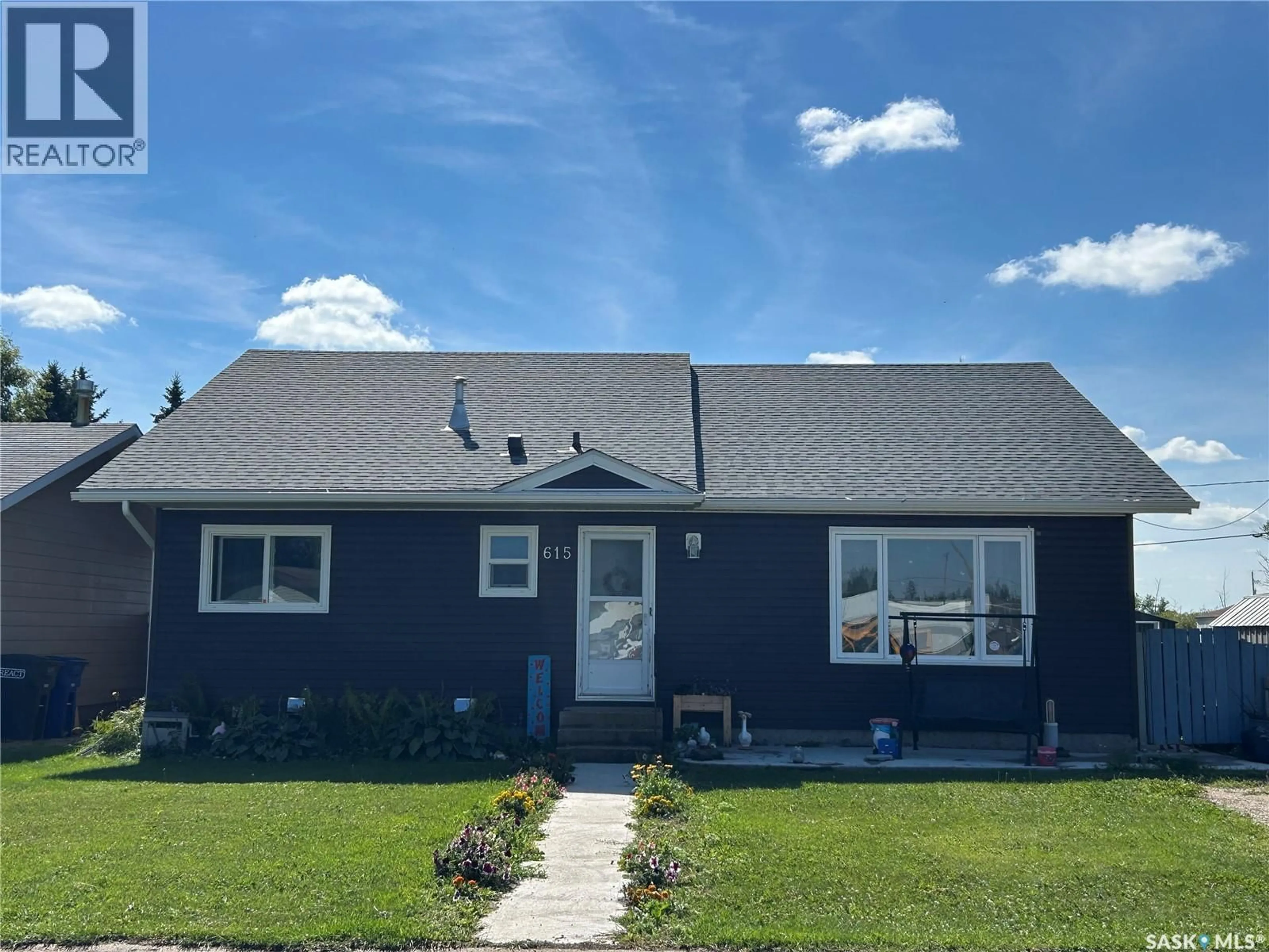 Home with vinyl exterior material, street for 615 1ST AVENUE, Bruno Saskatchewan S0K0S0