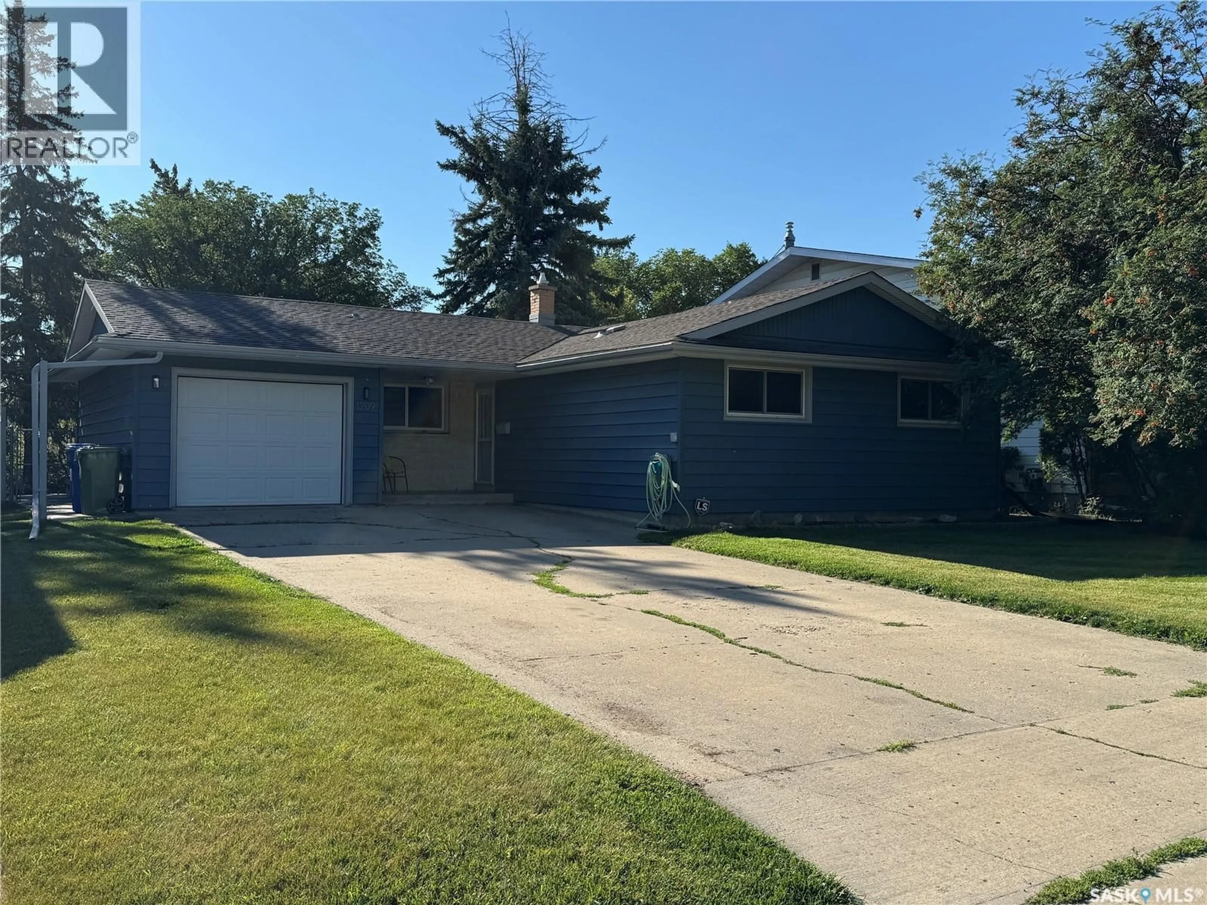 Home with vinyl exterior material, street for 1209 SHANNON ROAD, Regina Saskatchewan S4S5K9