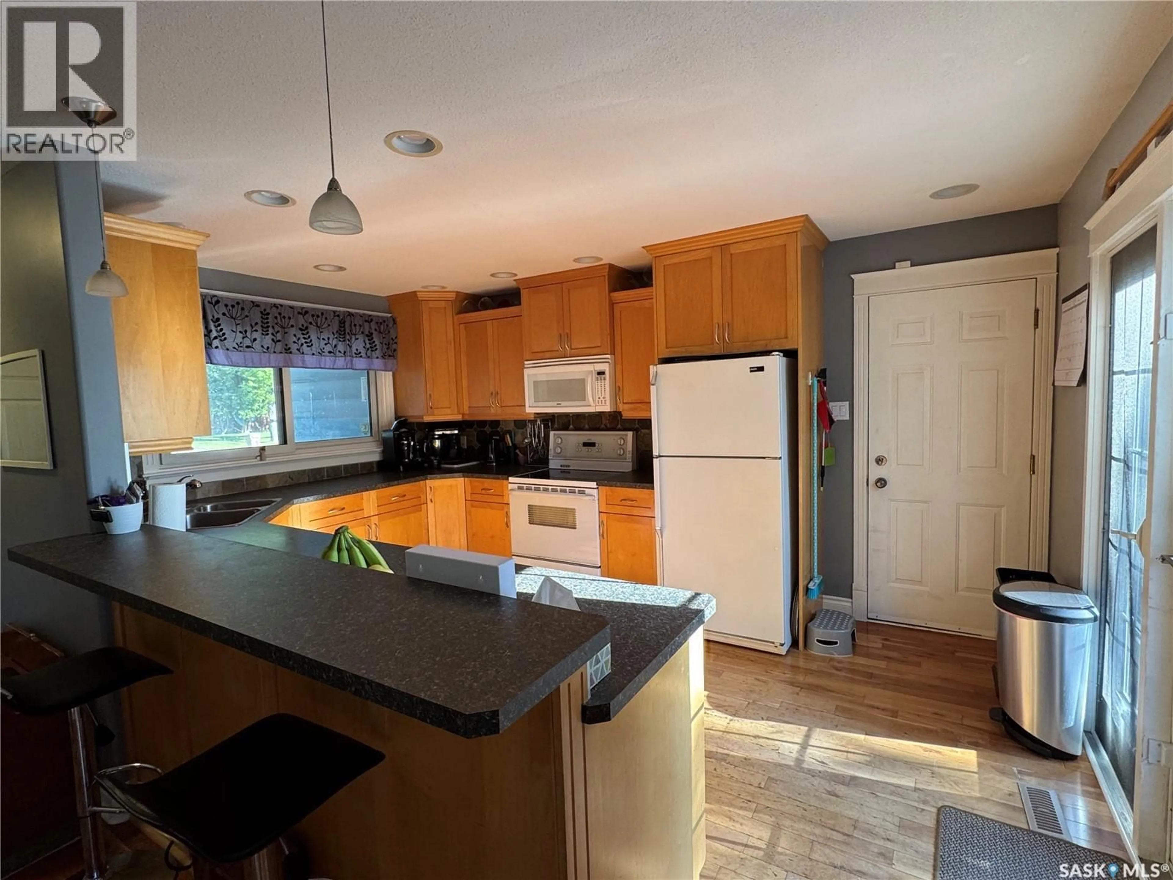 Open concept kitchen, unknown for 1209 SHANNON ROAD, Regina Saskatchewan S4S5K9