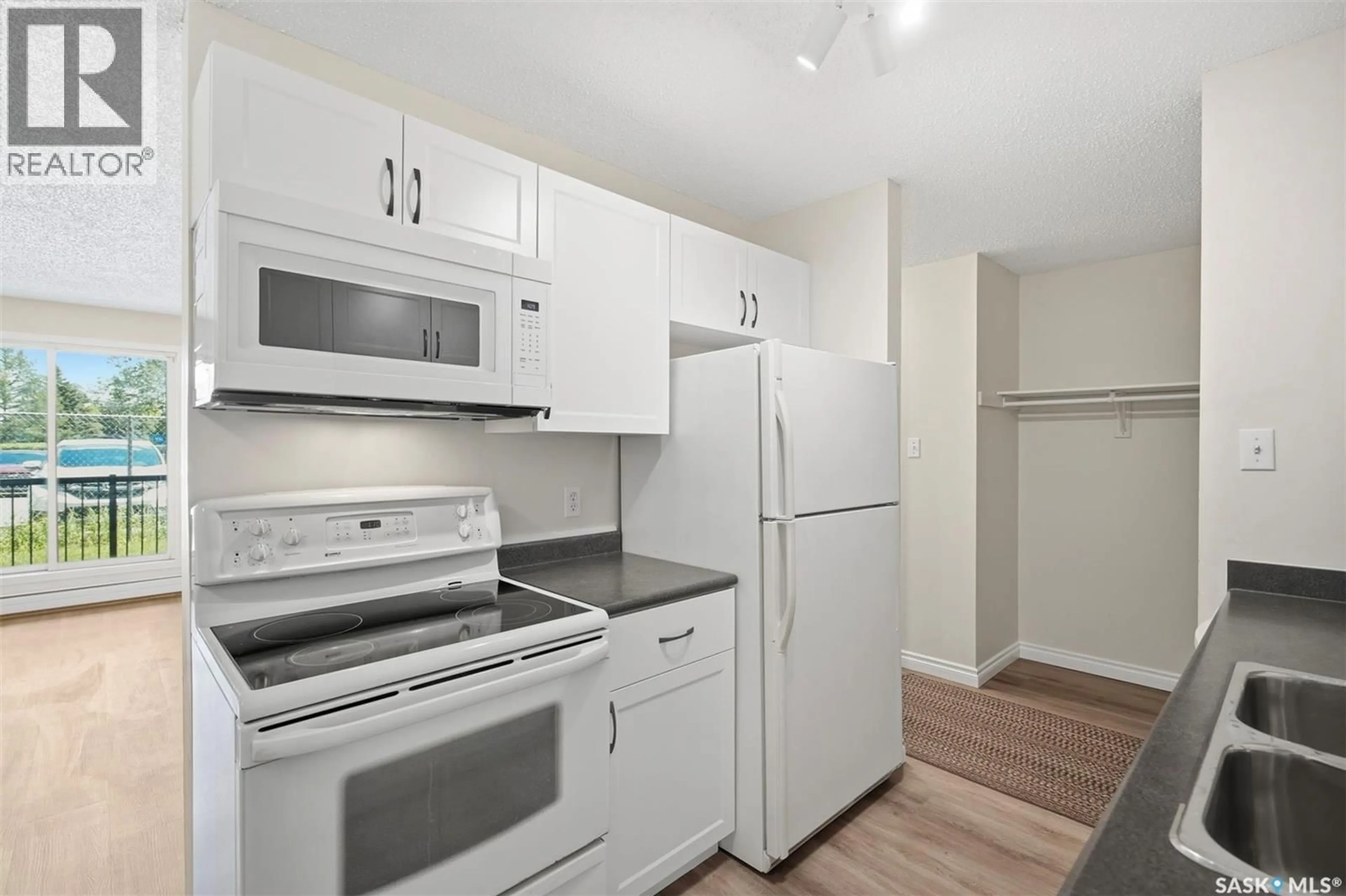 Standard kitchen, unknown for 105A 4040 8TH STREET, Saskatoon Saskatchewan S7H5L4