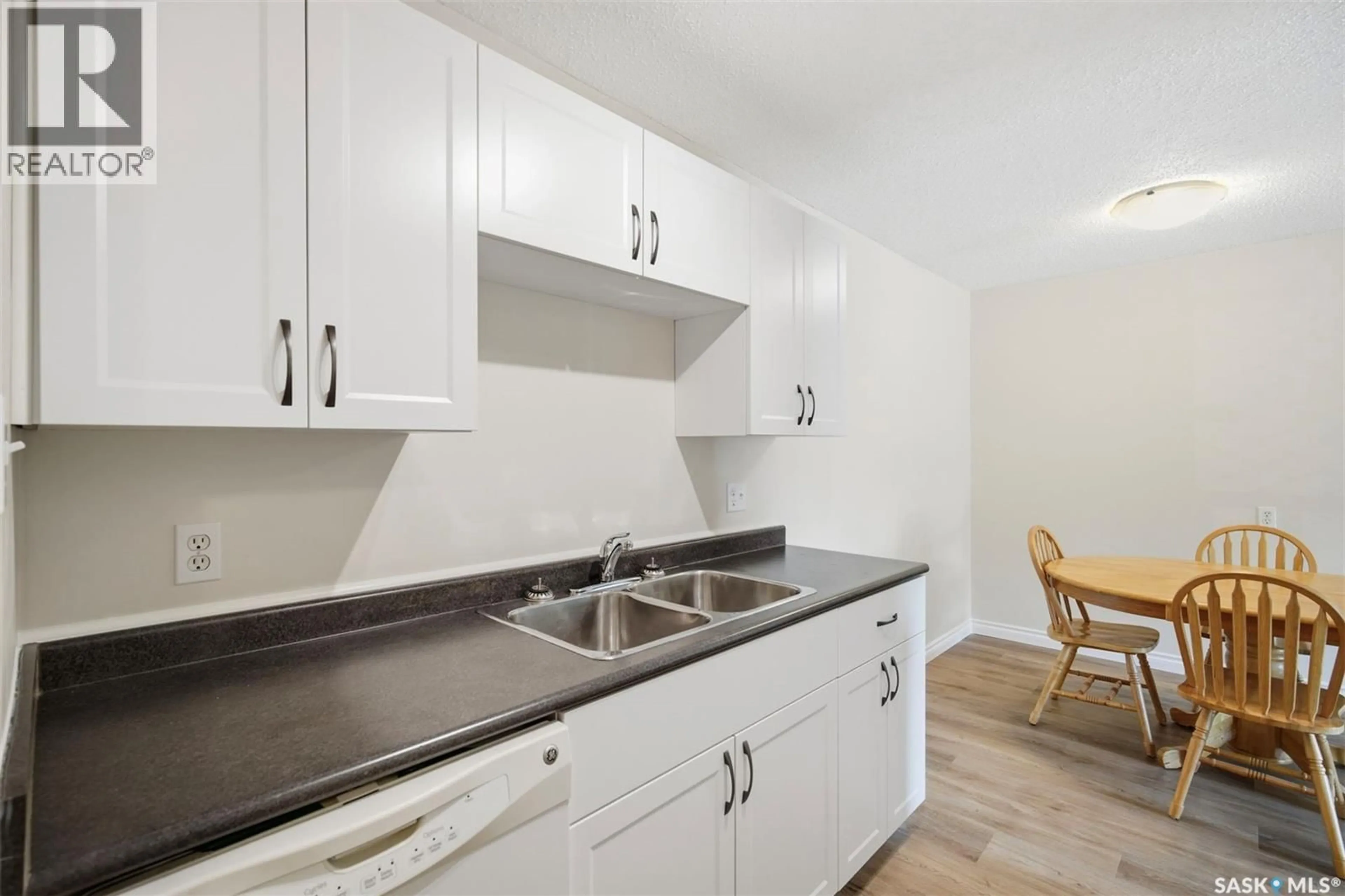 Standard kitchen, unknown for 105A 4040 8TH STREET, Saskatoon Saskatchewan S7H5L4