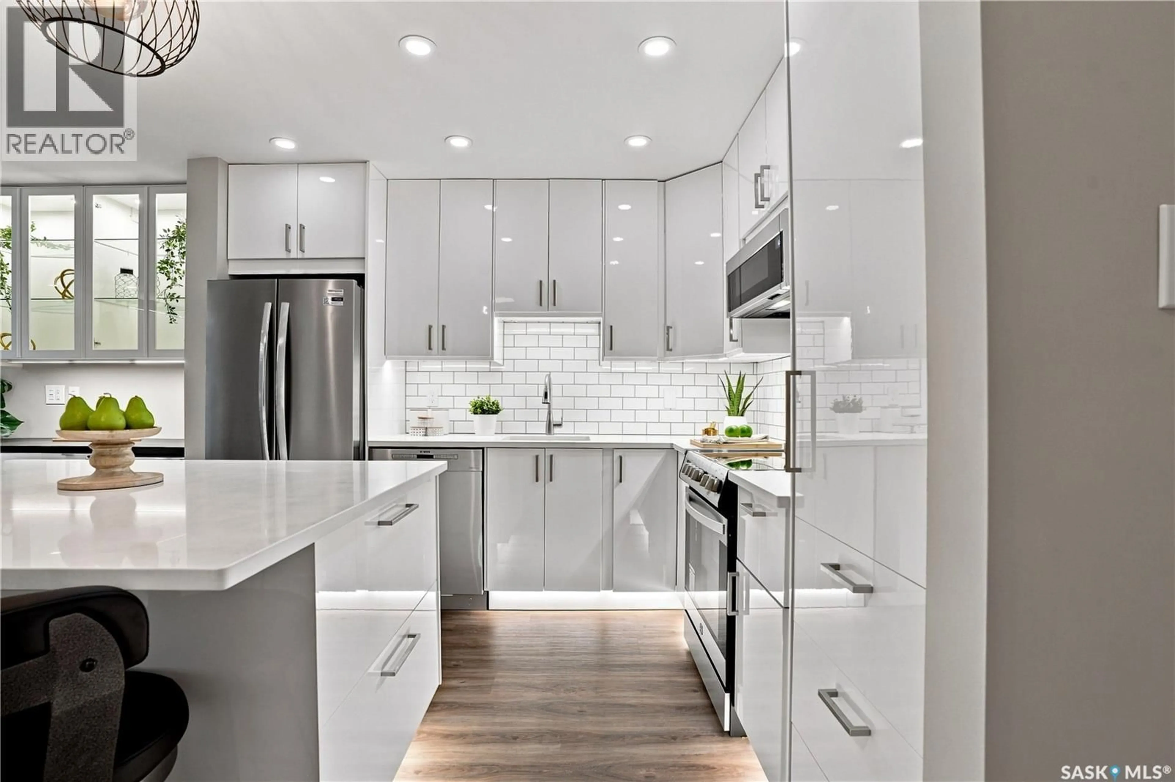Contemporary kitchen, unknown for 105 - 410 MAIN STREET, Saskatoon Saskatchewan S7N0B8