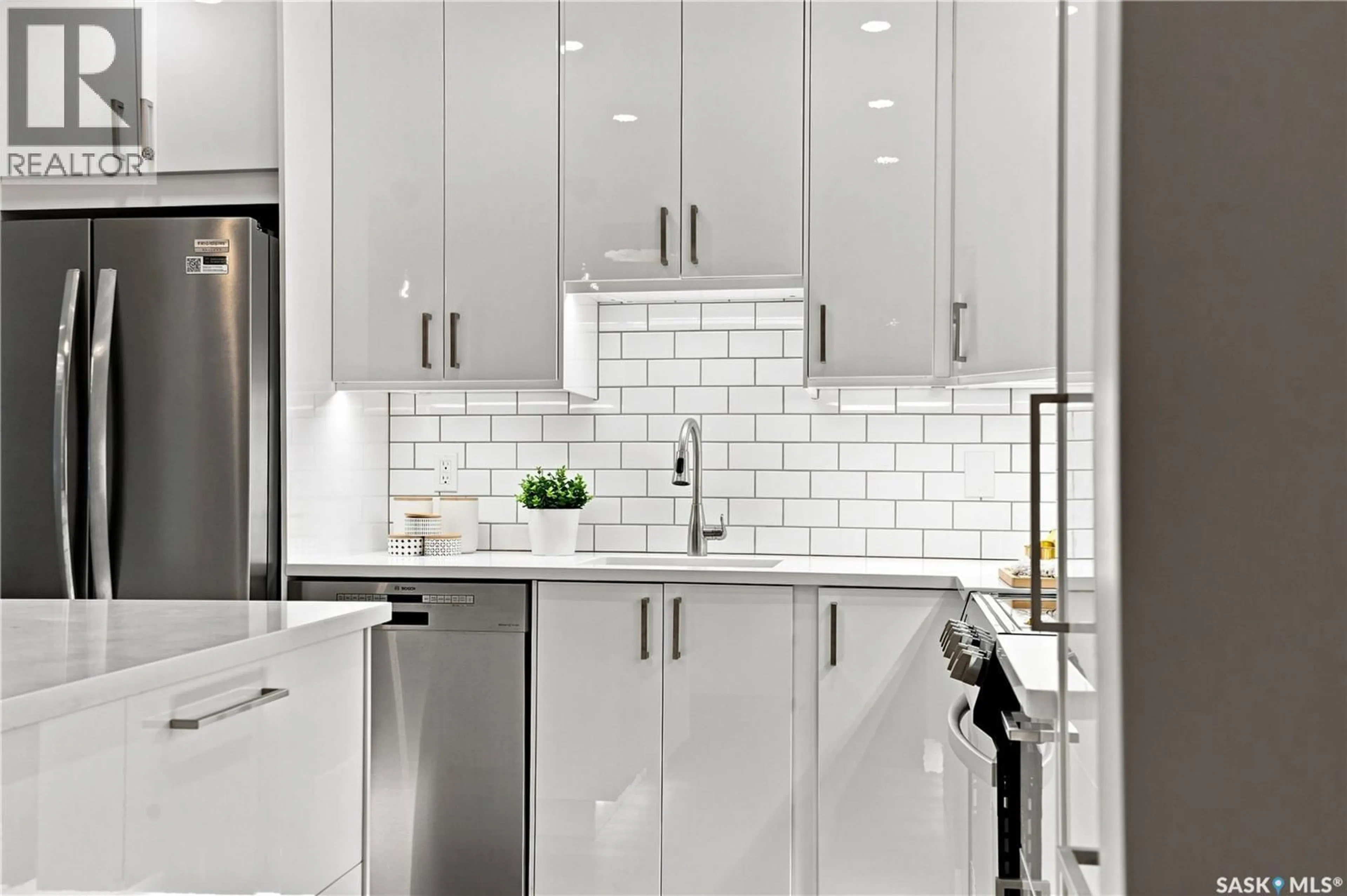 Contemporary kitchen, ceramic/tile floor for 105 - 410 MAIN STREET, Saskatoon Saskatchewan S7N0B8