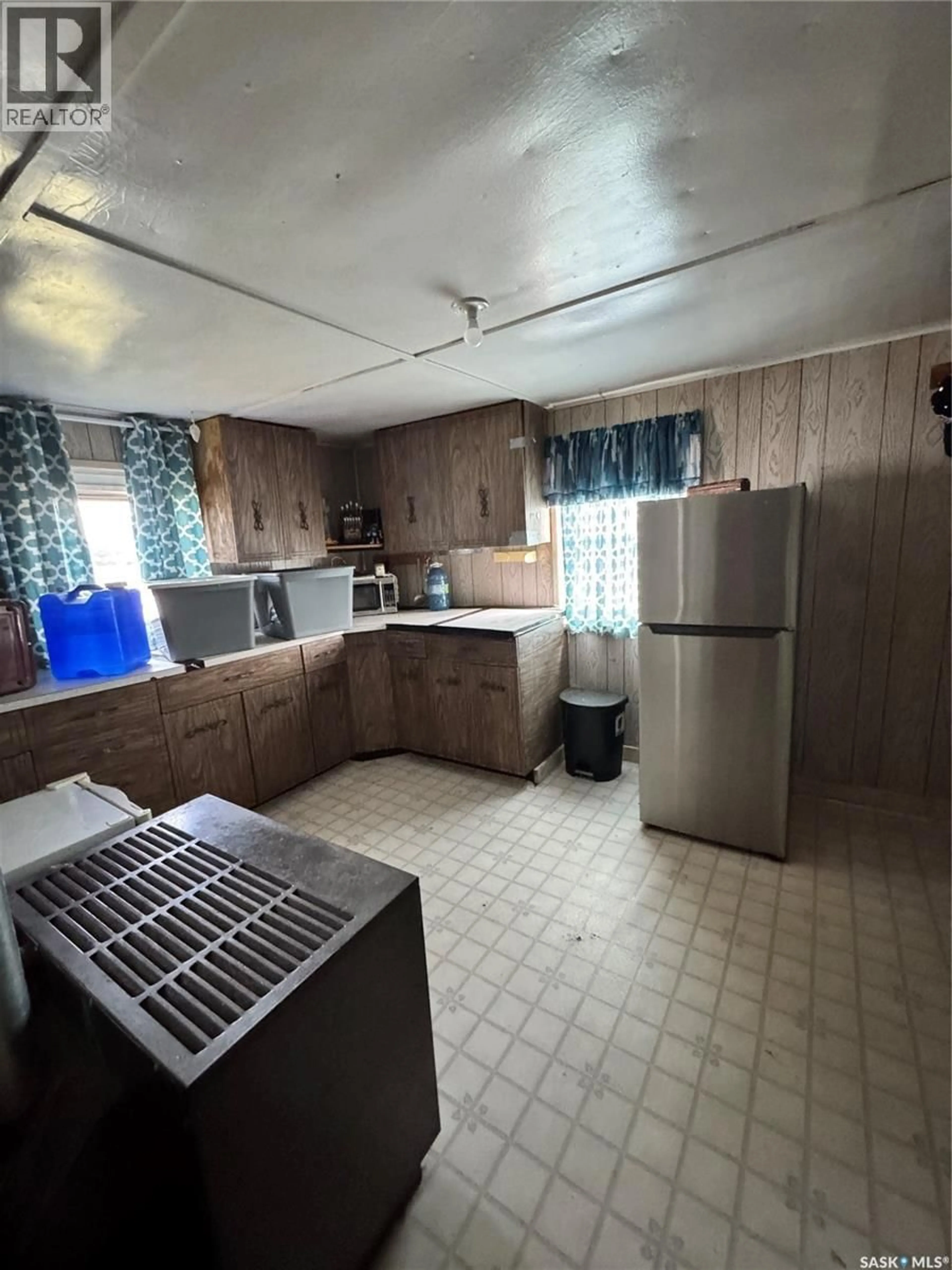 Standard kitchen, unknown for 206 MAIN STREET, Jansen Saskatchewan S0K2B0