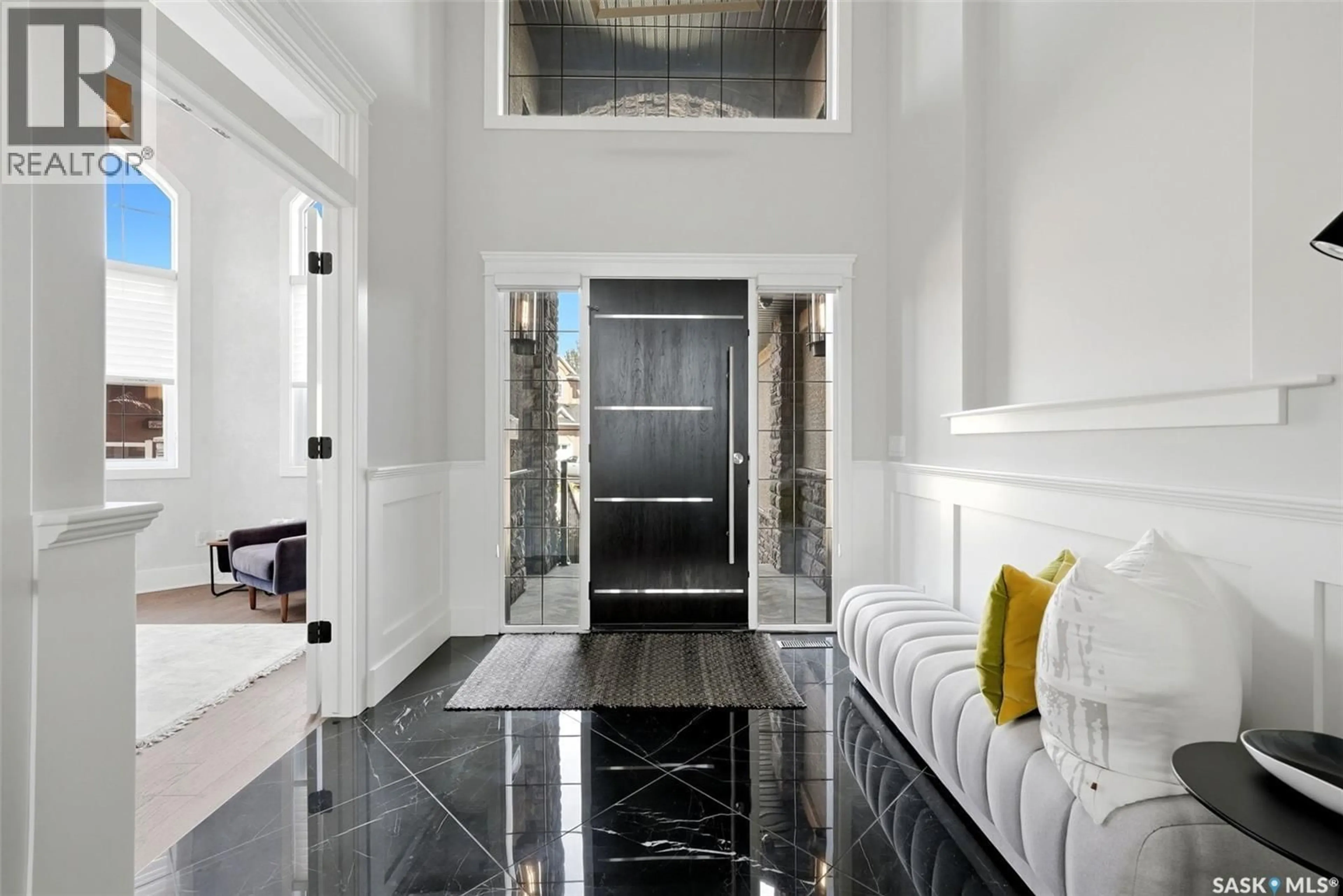 Indoor foyer for 2435 LINNER BAY, Regina Saskatchewan S4V1K3