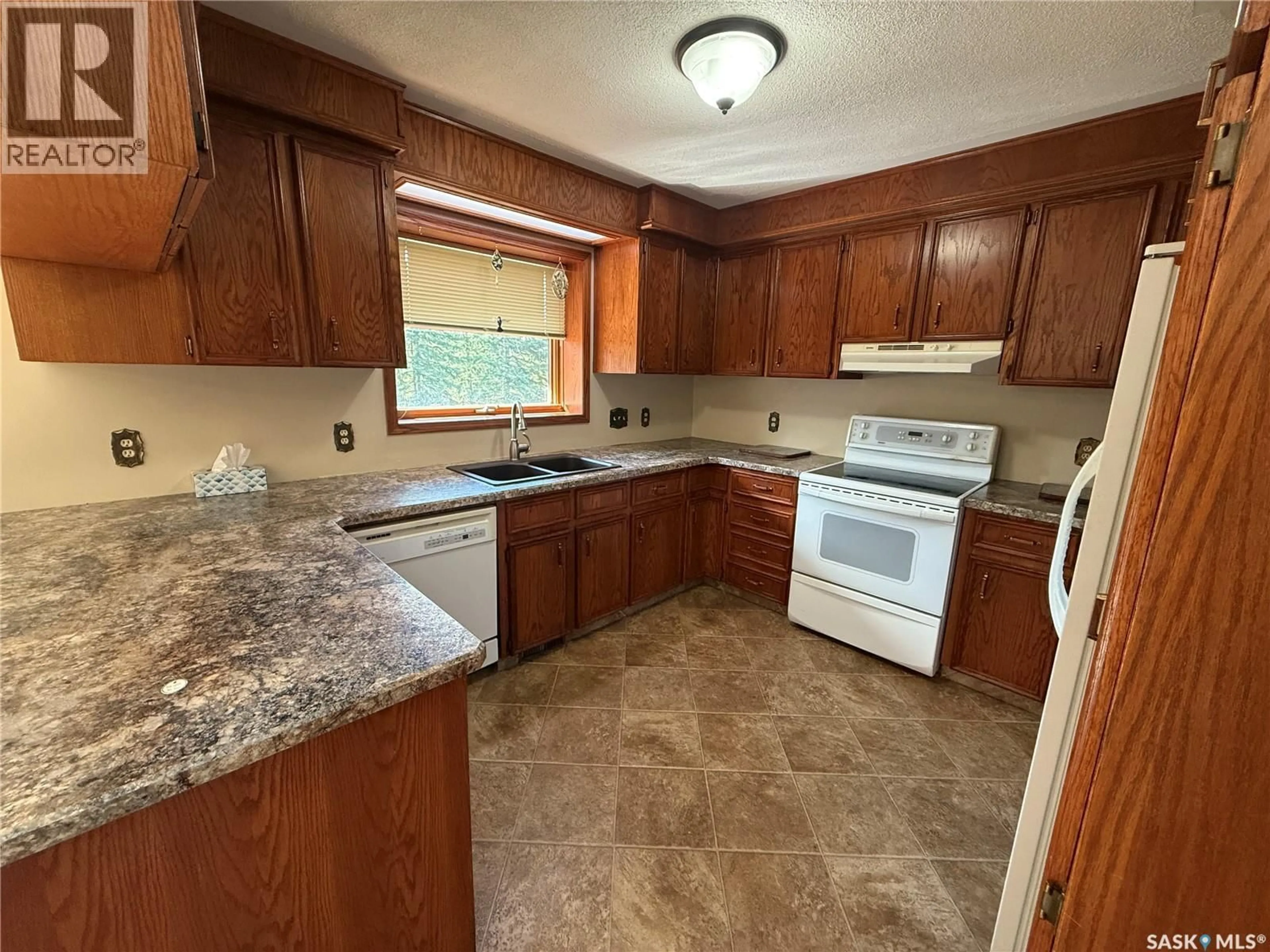 Standard kitchen, ceramic/tile floor for 306 20TH AVENUE, Buckland Rm No. 491 Saskatchewan S6V5R3