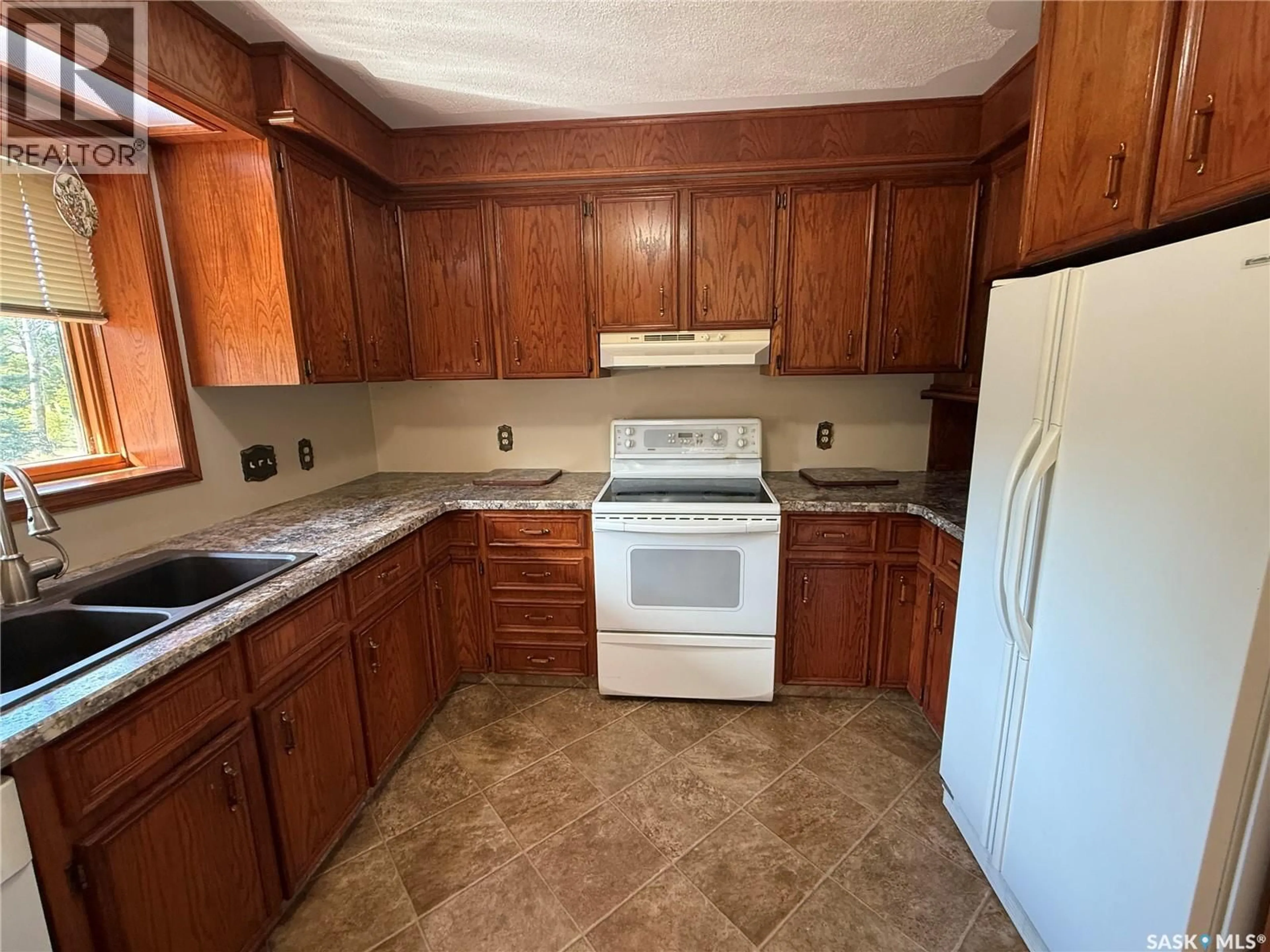 Standard kitchen, ceramic/tile floor for 306 20TH AVENUE, Buckland Rm No. 491 Saskatchewan S6V5R3