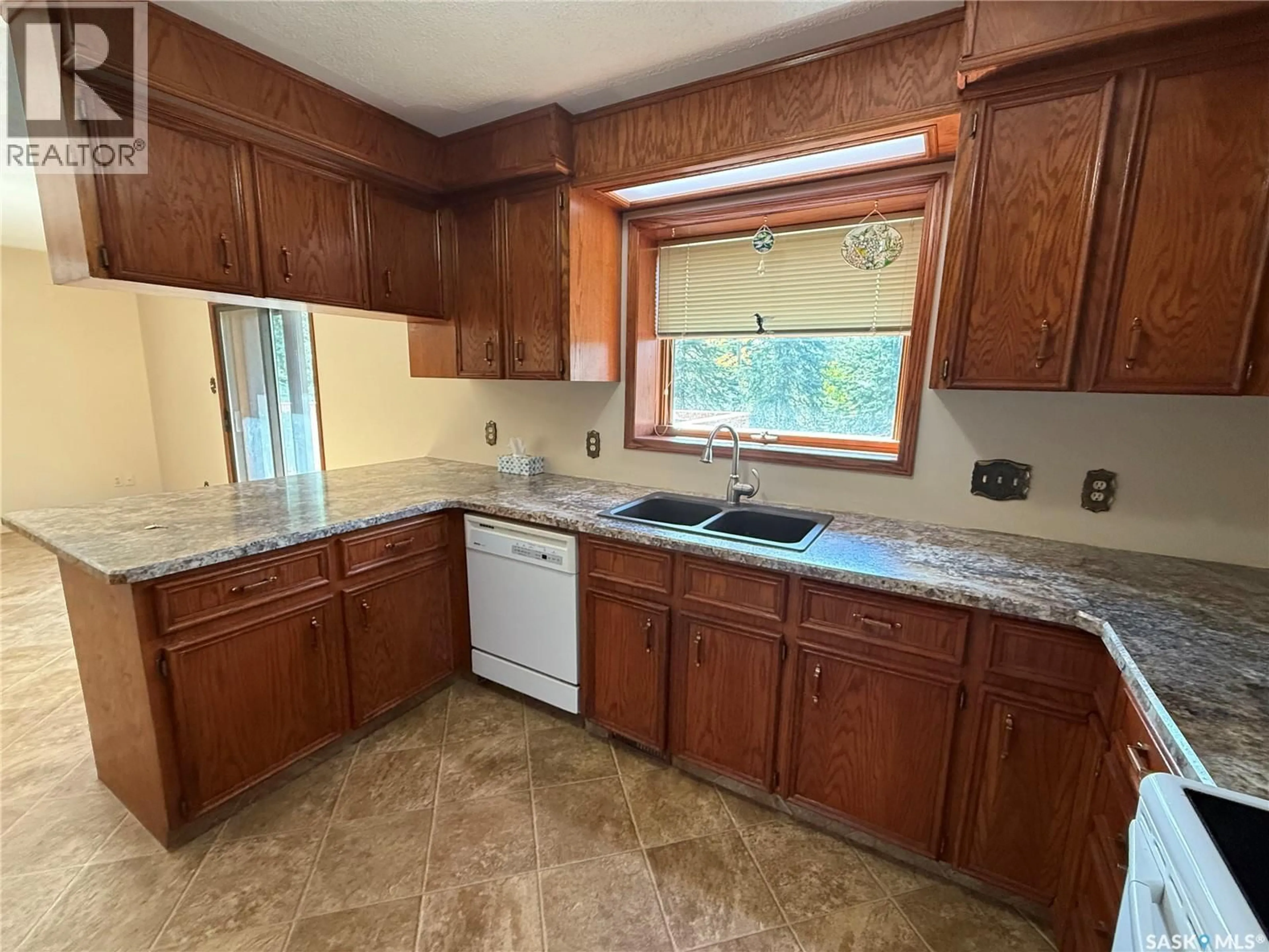 Standard kitchen, ceramic/tile floor for 306 20TH AVENUE, Buckland Rm No. 491 Saskatchewan S6V5R3
