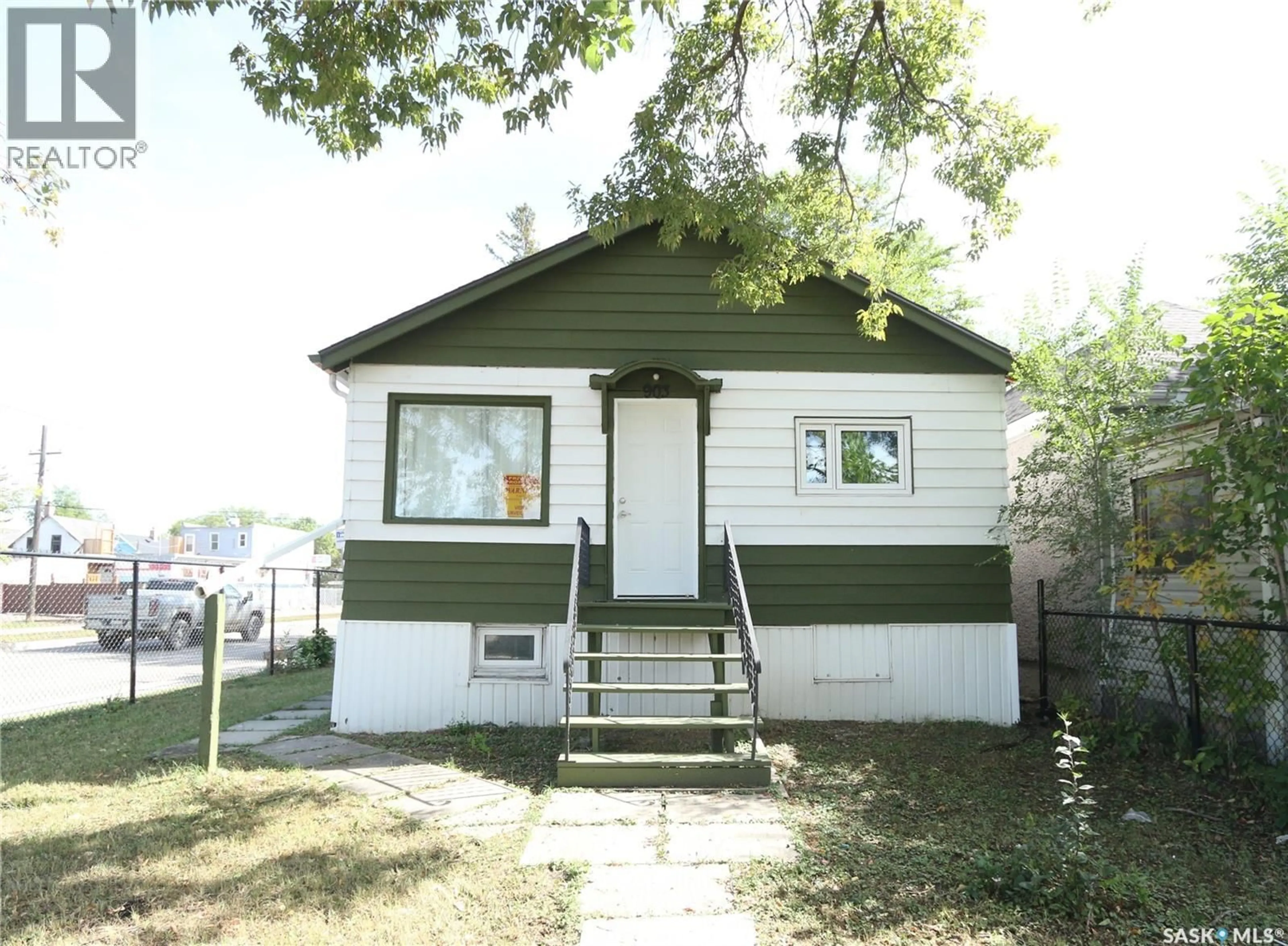 Shed for 903 ROBINSON STREET, Regina Saskatchewan S4T2M6