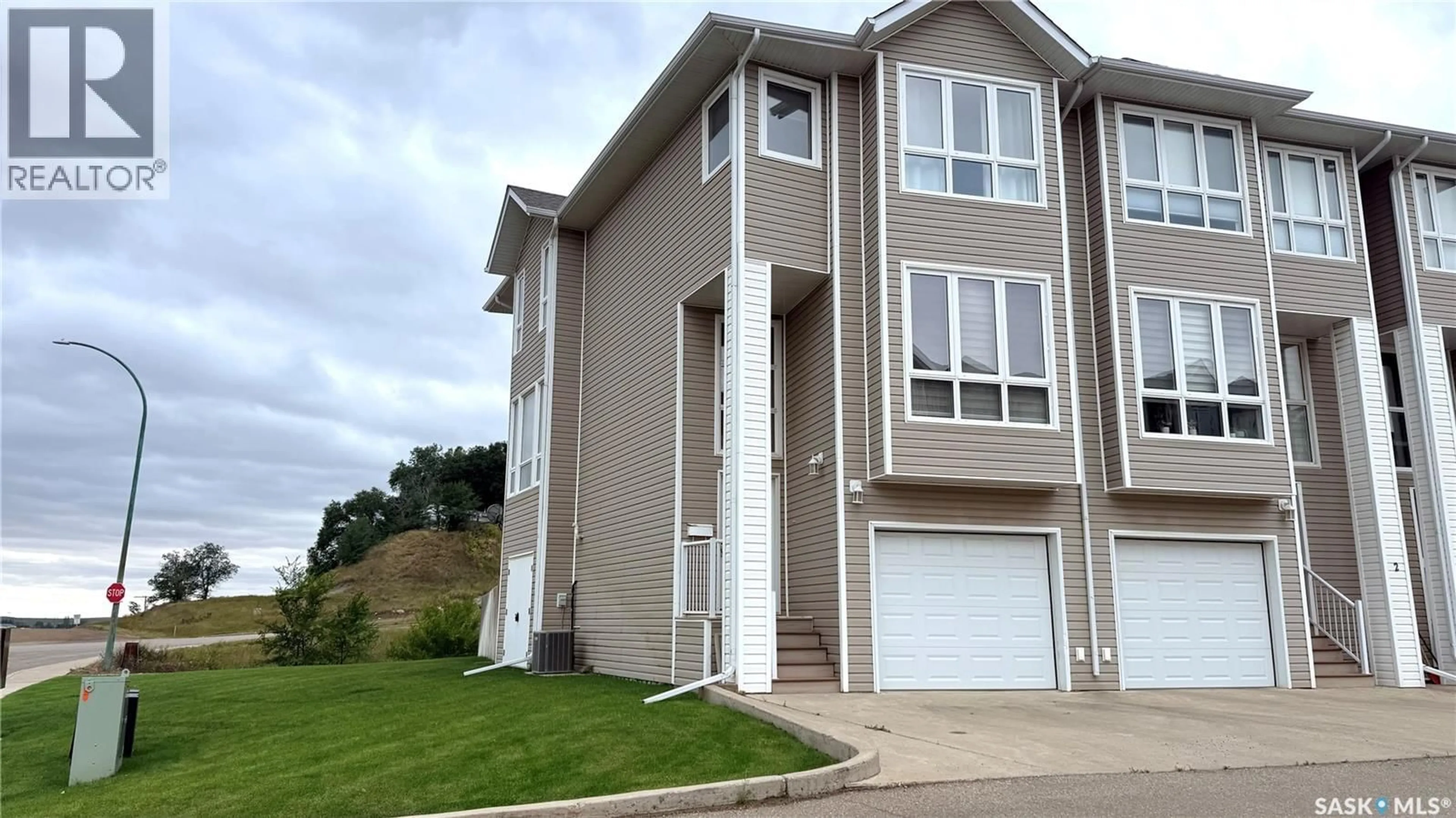 Home with vinyl exterior material, unknown for 1 697 SUN VALLEY DRIVE, Estevan Saskatchewan S4A2X7