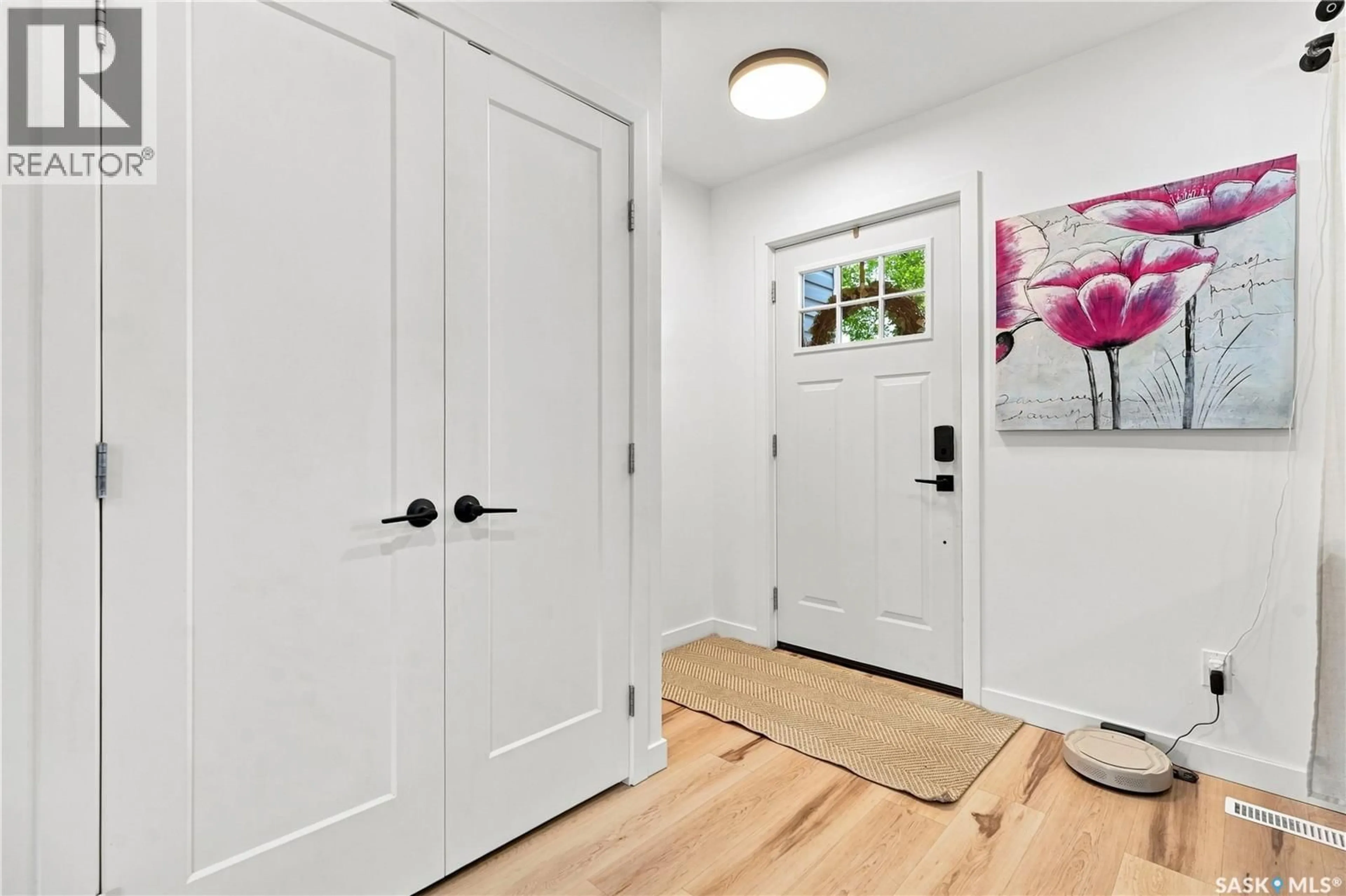 Indoor entryway for 15 RENDEK CRESCENT, Regina Saskatchewan S4X1H7