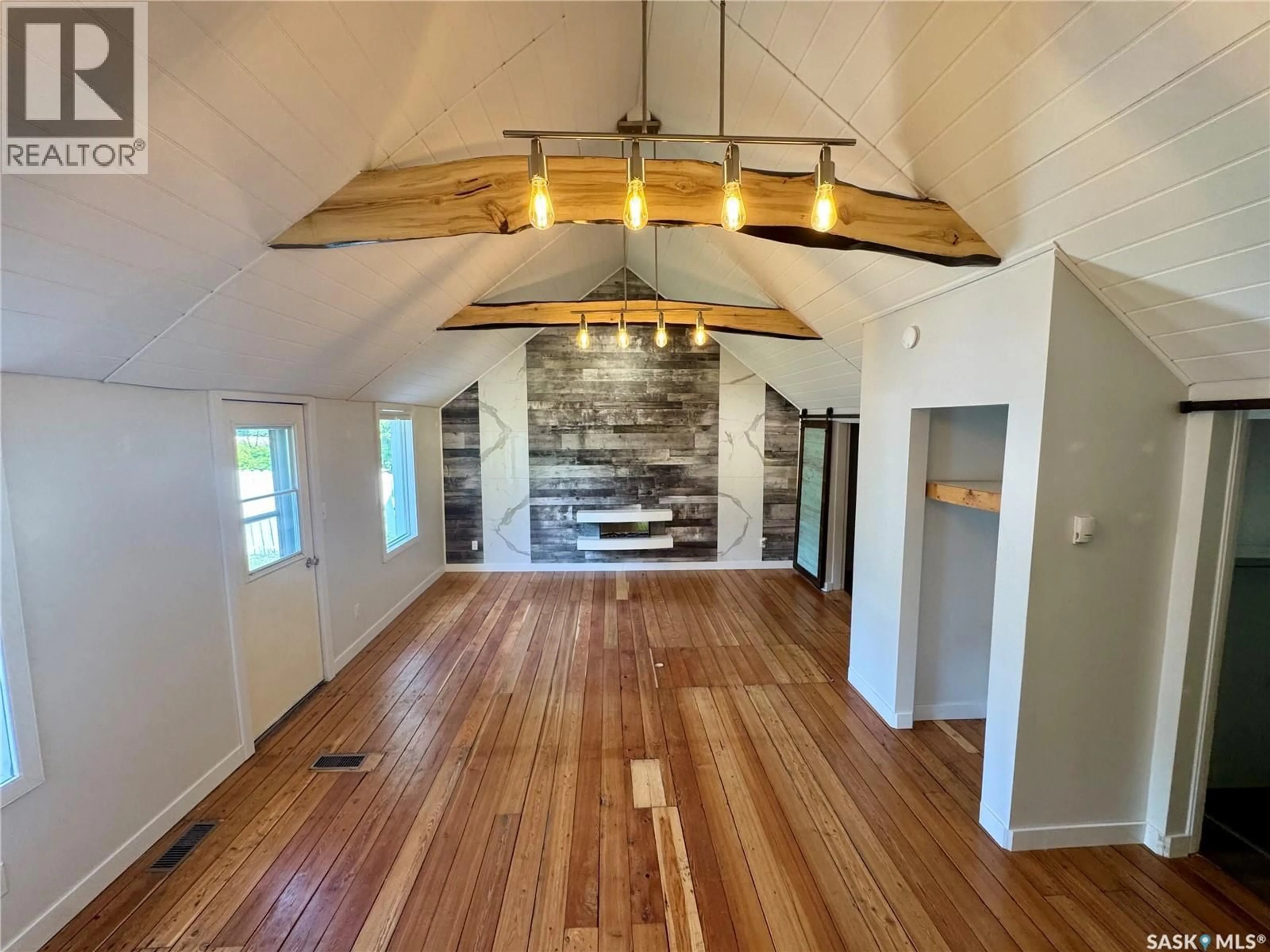 Indoor entryway for 211 VALLEY STREET, Strasbourg Saskatchewan S0G4V0