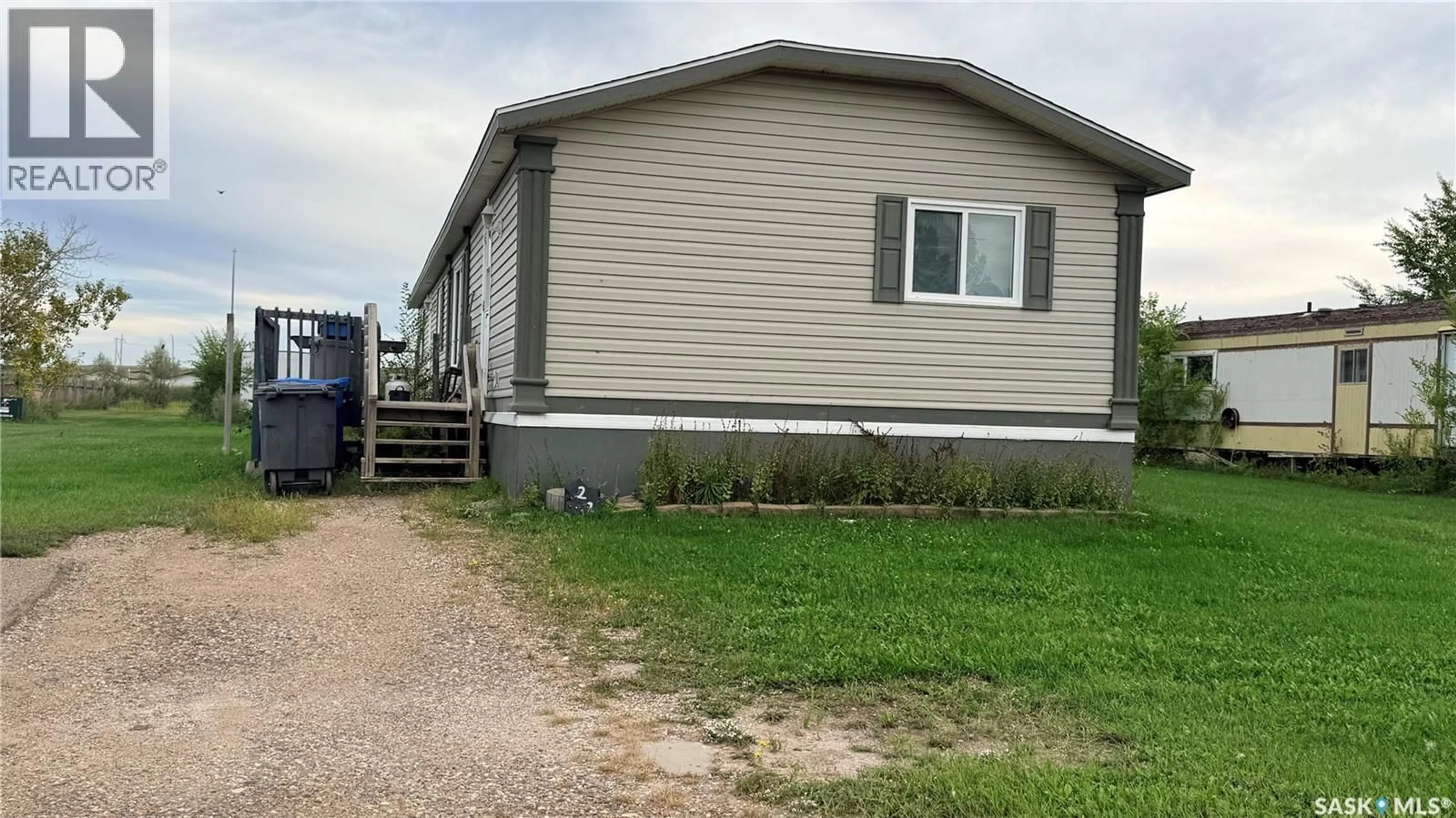 Home with vinyl exterior material, street for GREEN - 222 WILLOW PARK, Estevan Saskatchewan S4A2R7