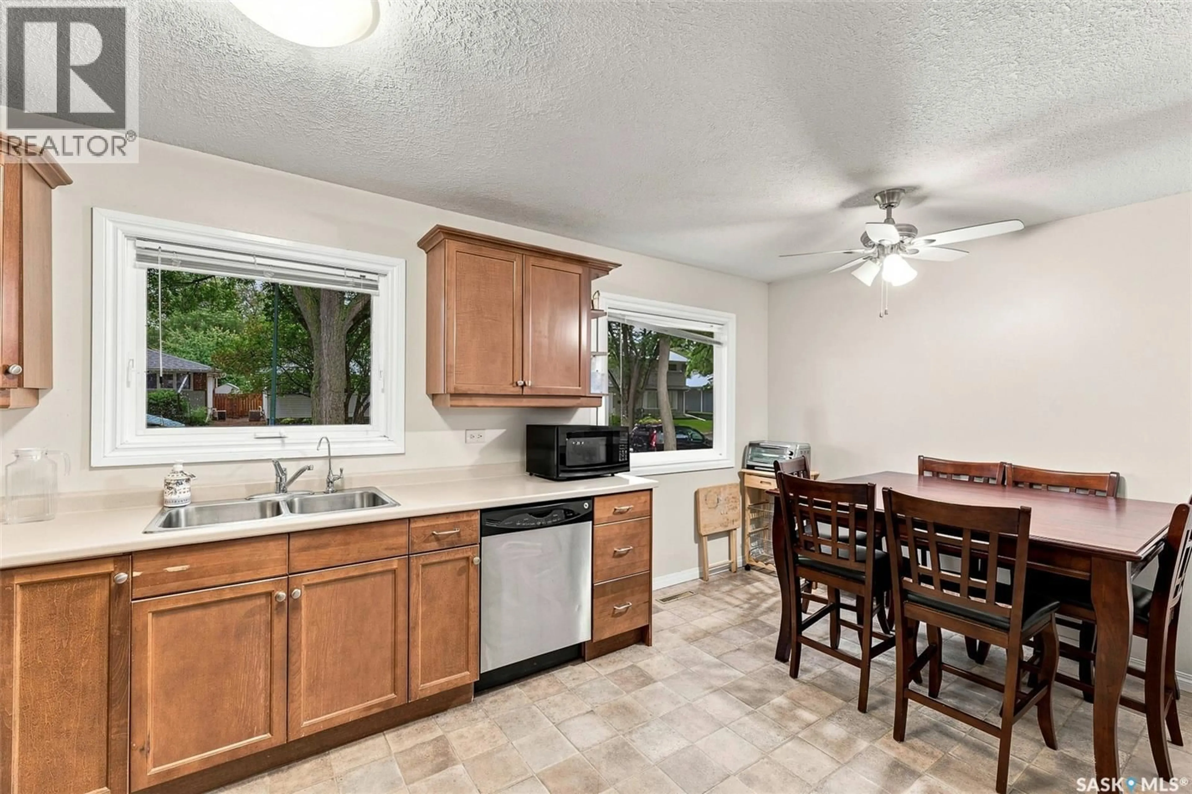 Standard kitchen, ceramic/tile floor for 1520 UHRICH AVENUE, Regina Saskatchewan S4S4R5